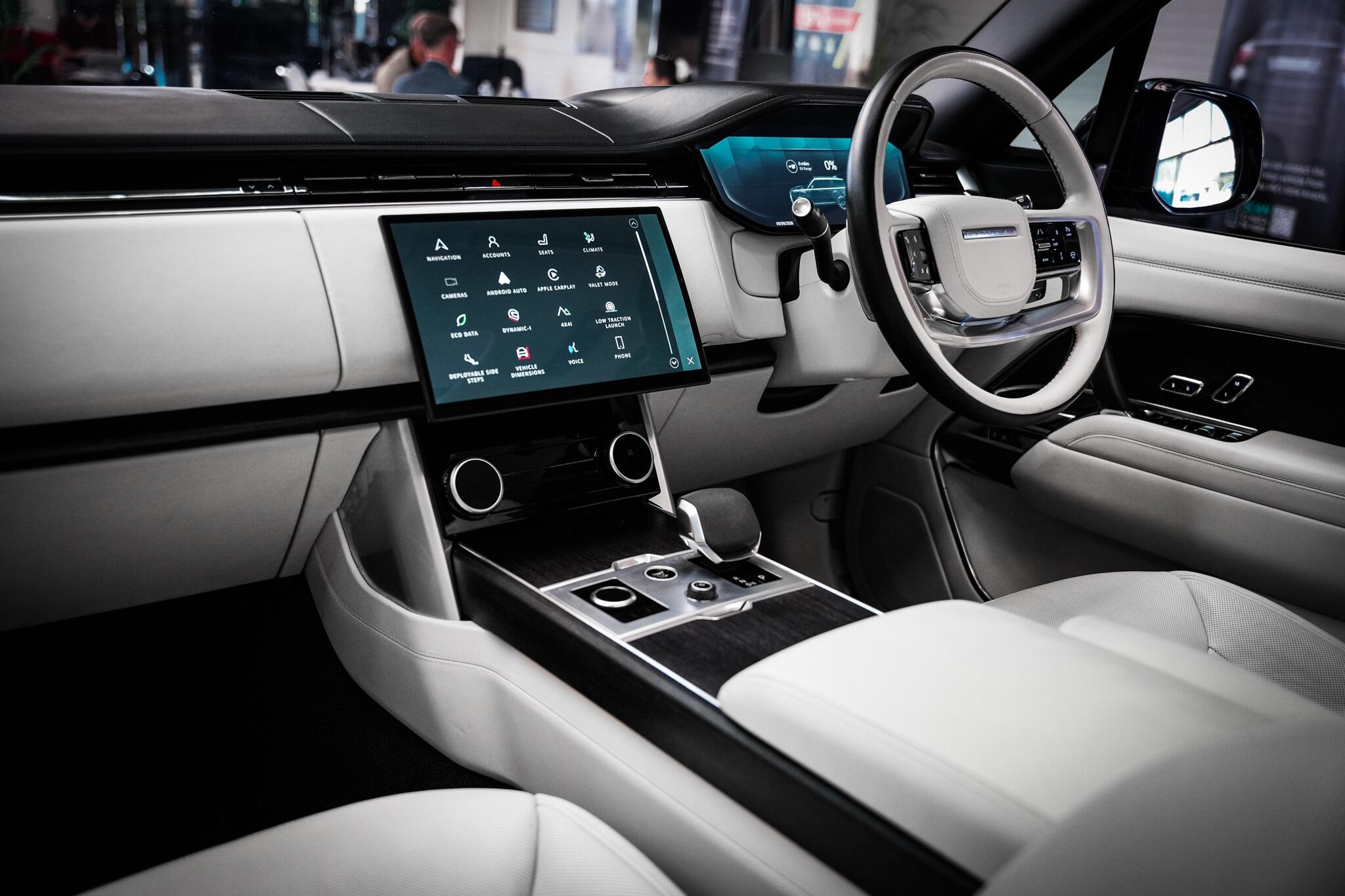 Land Rover Range Rover view 23