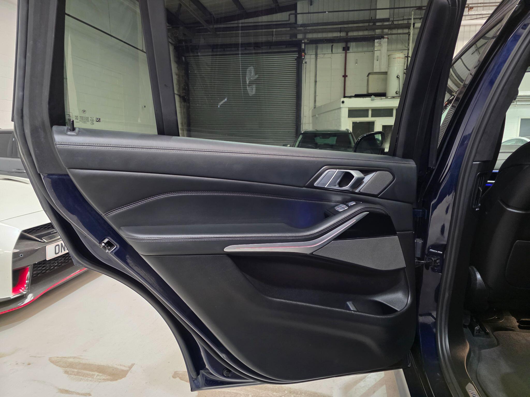 BMW X7 view 52