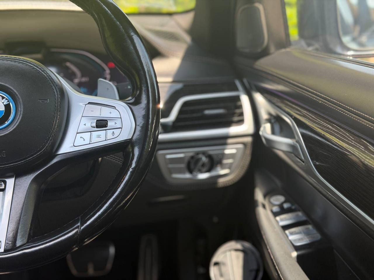 BMW 7 Series view 43