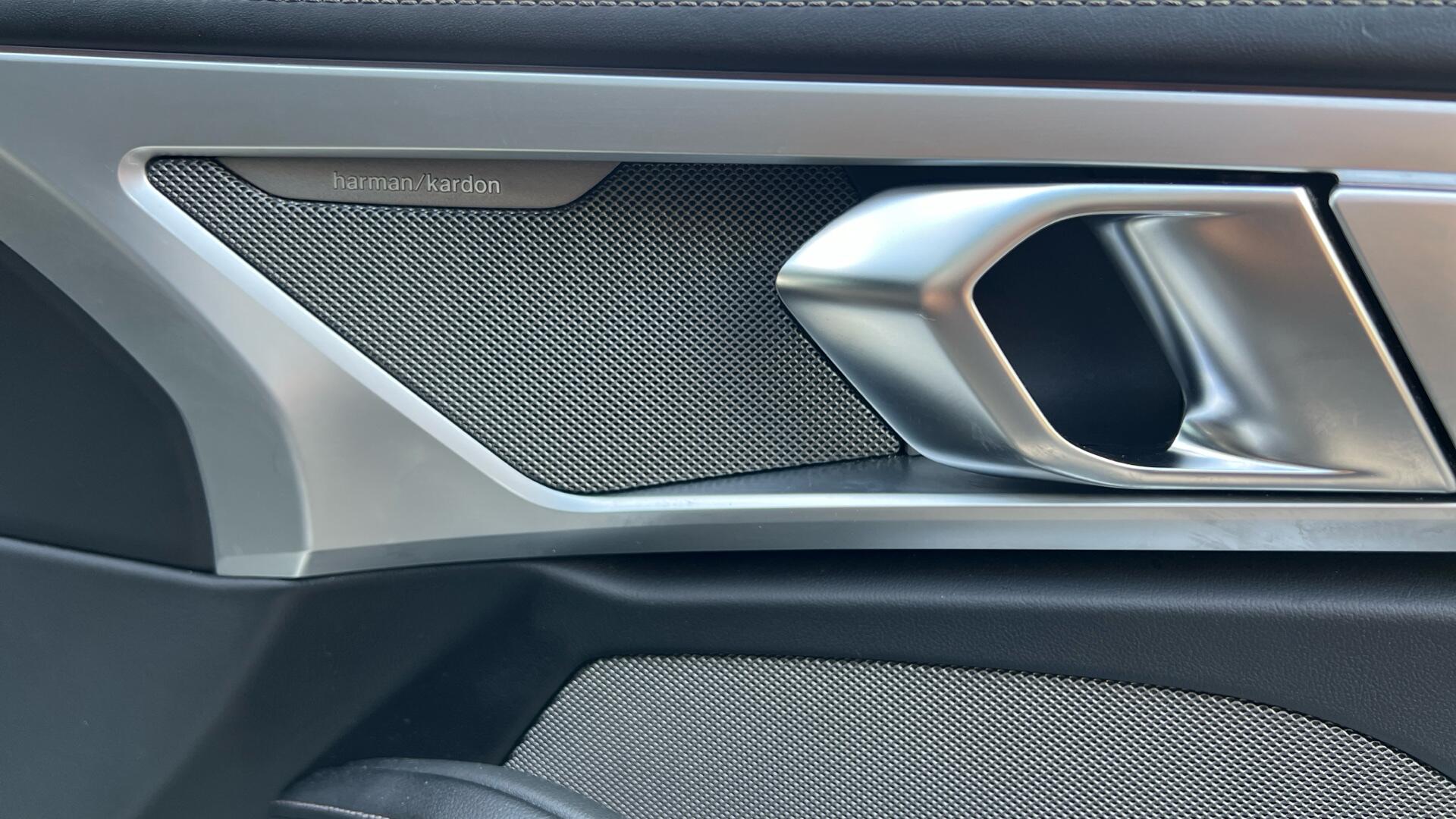 BMW 8 Series view 20