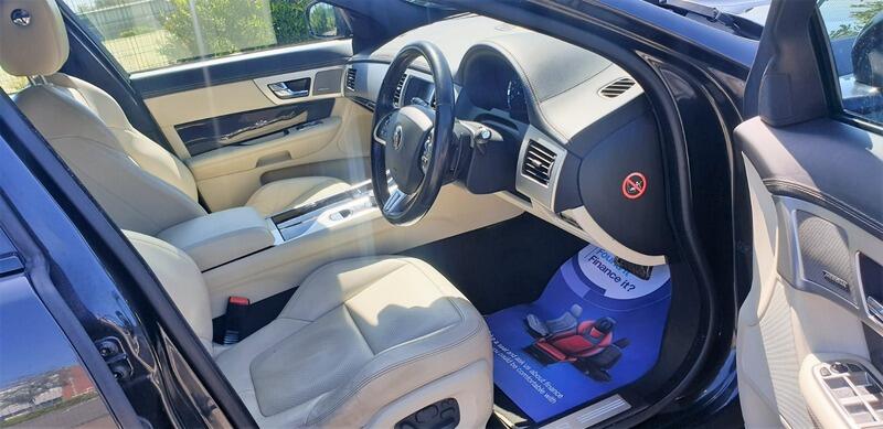 2014 Jaguar XF image 10