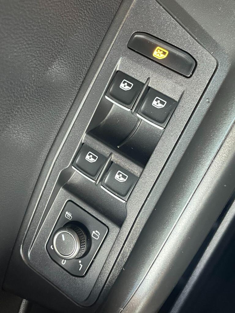 Volkswagen T-Roc view 15