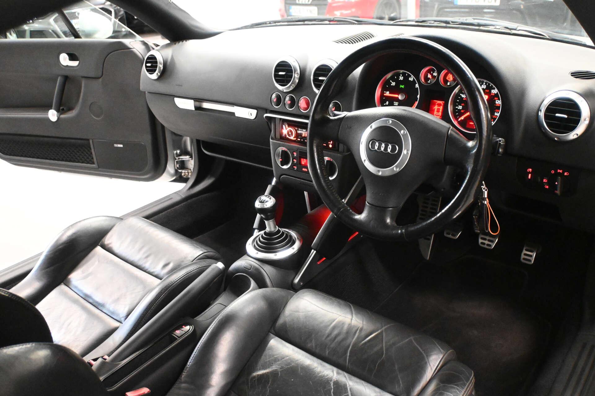 Audi TT view 25