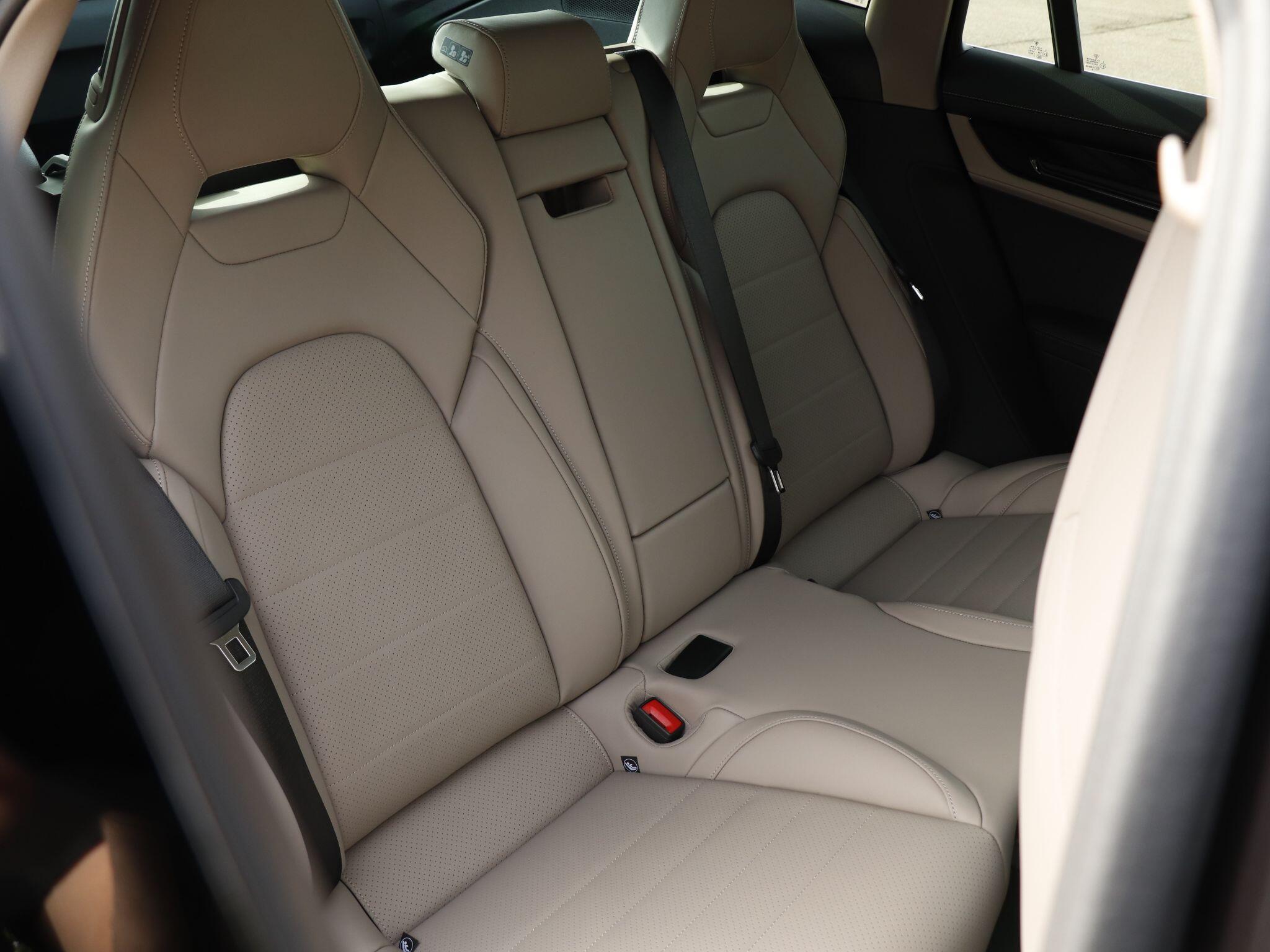 Porsche Panamera view 26