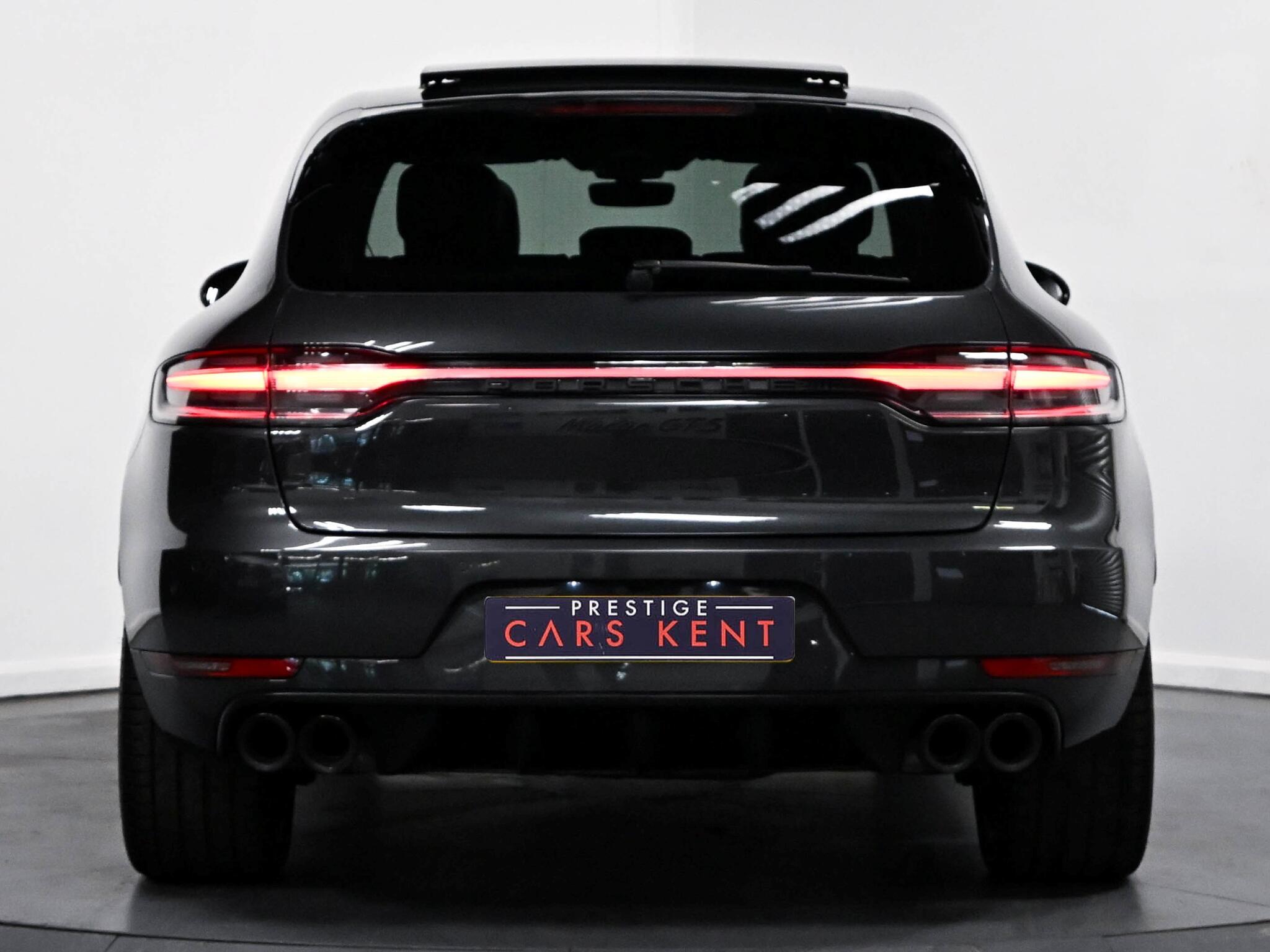 Porsche Macan view 22
