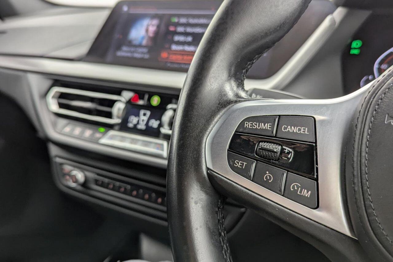 BMW 1 Series view 14