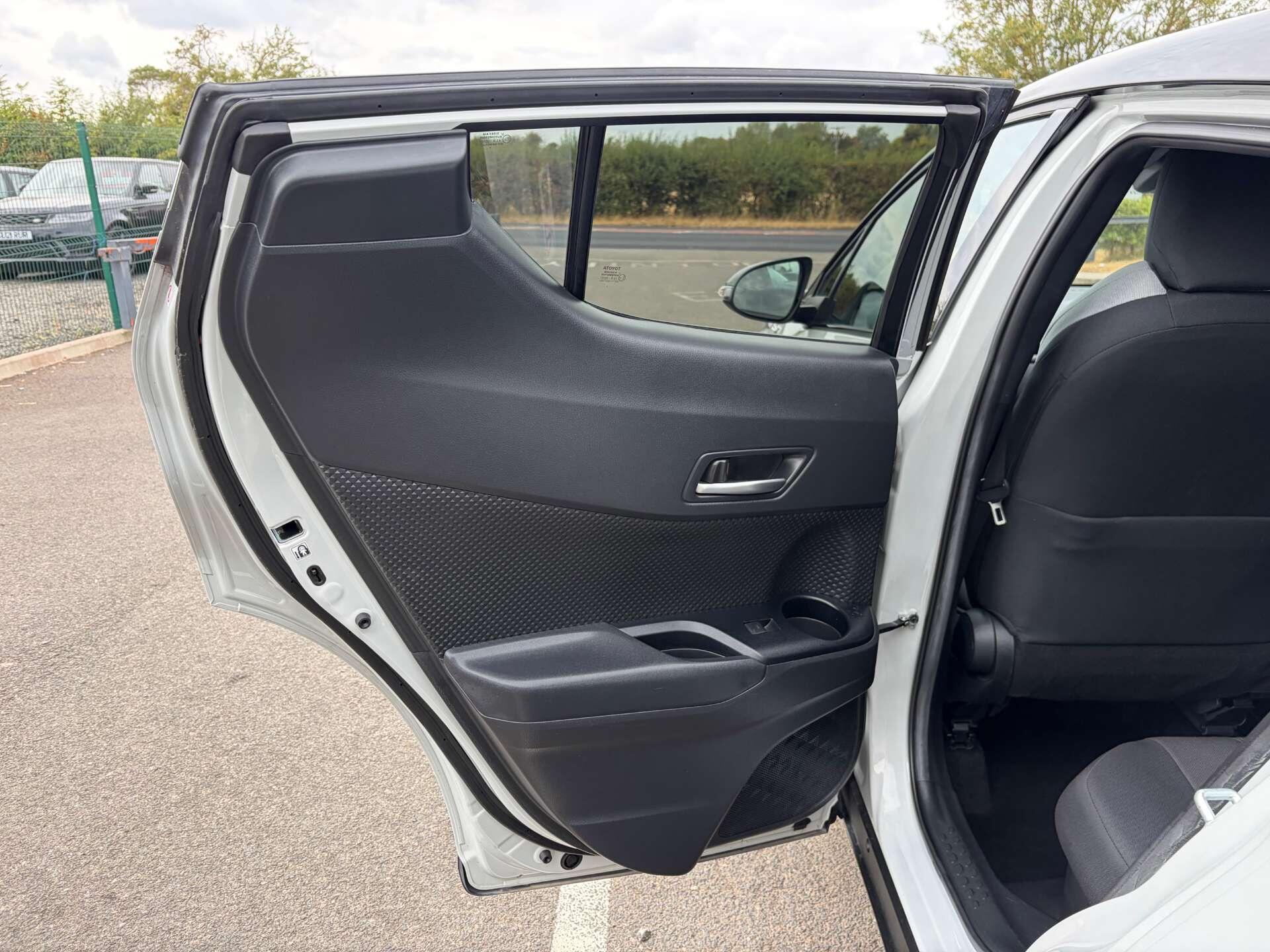 Toyota C-HR view 19