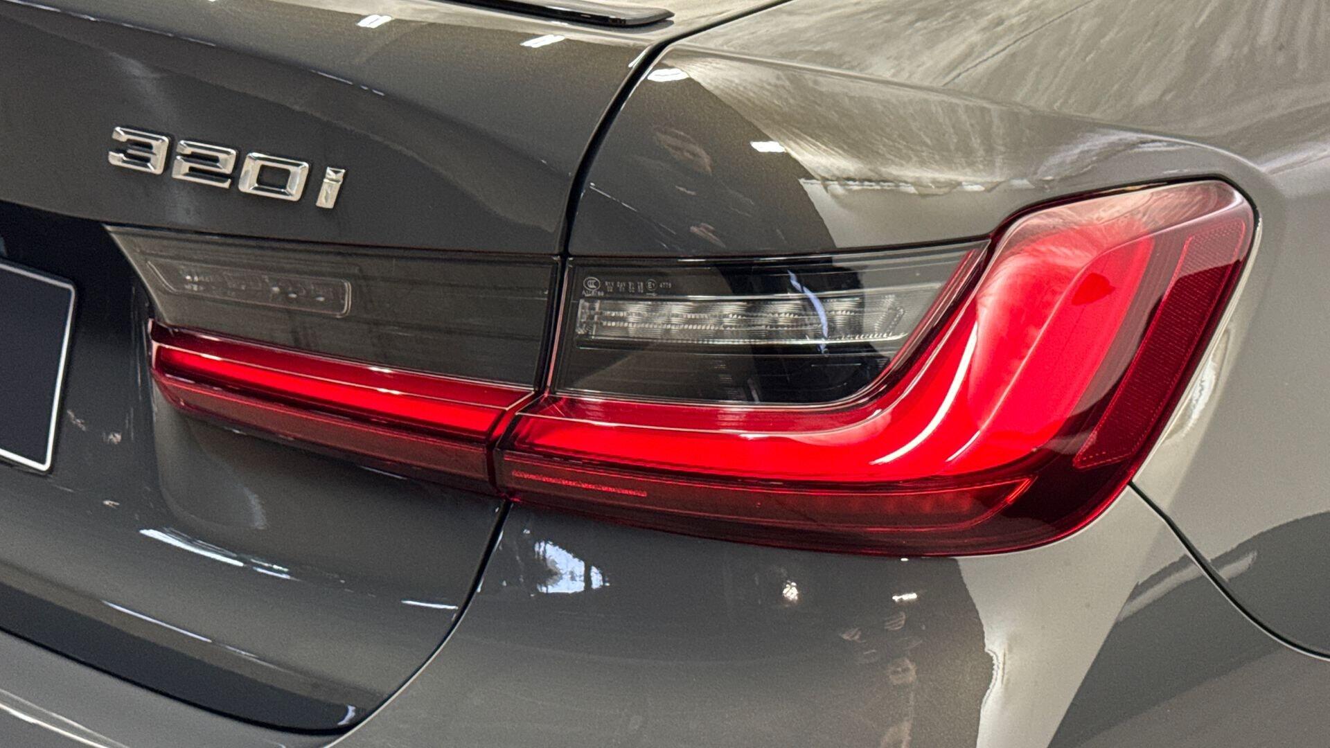 BMW 3 Series view 21