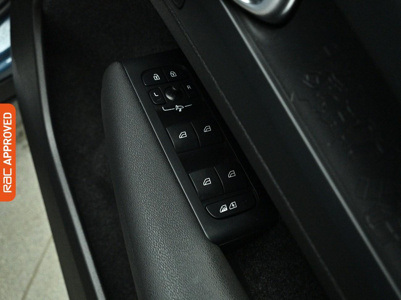 Volvo C40 view 25