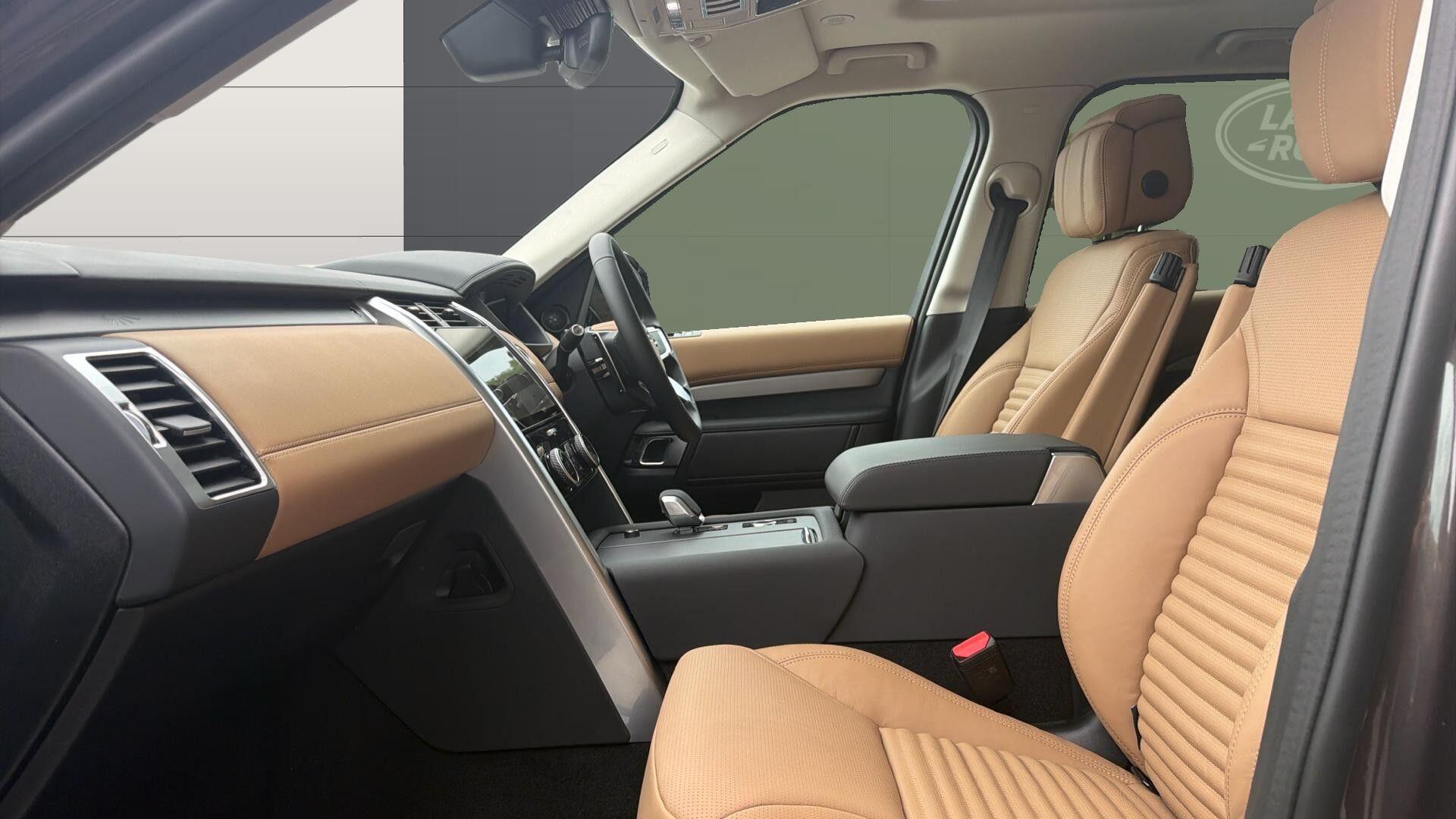 Land Rover Discovery view 34