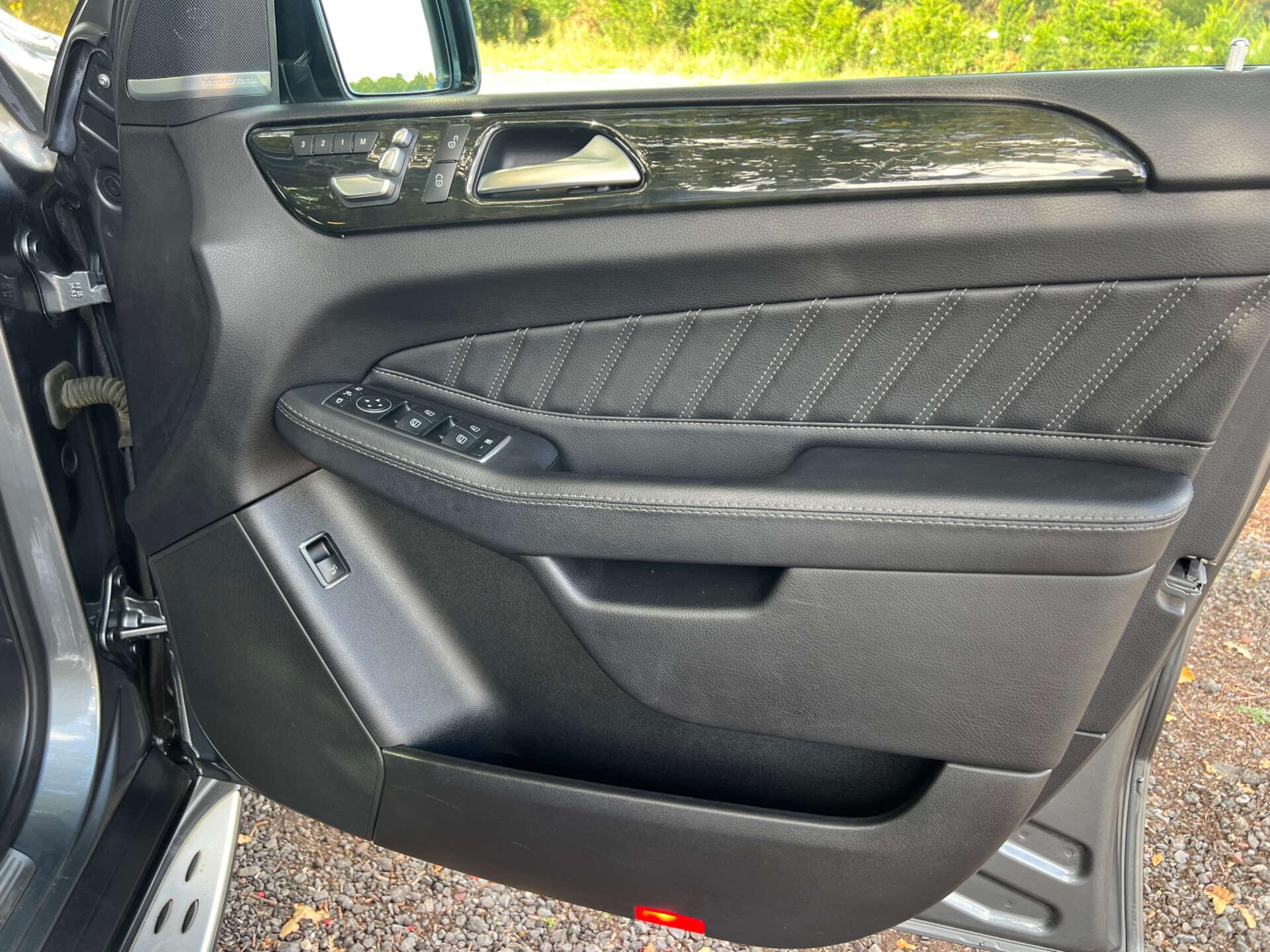 Mercedes-Benz GLE view 40
