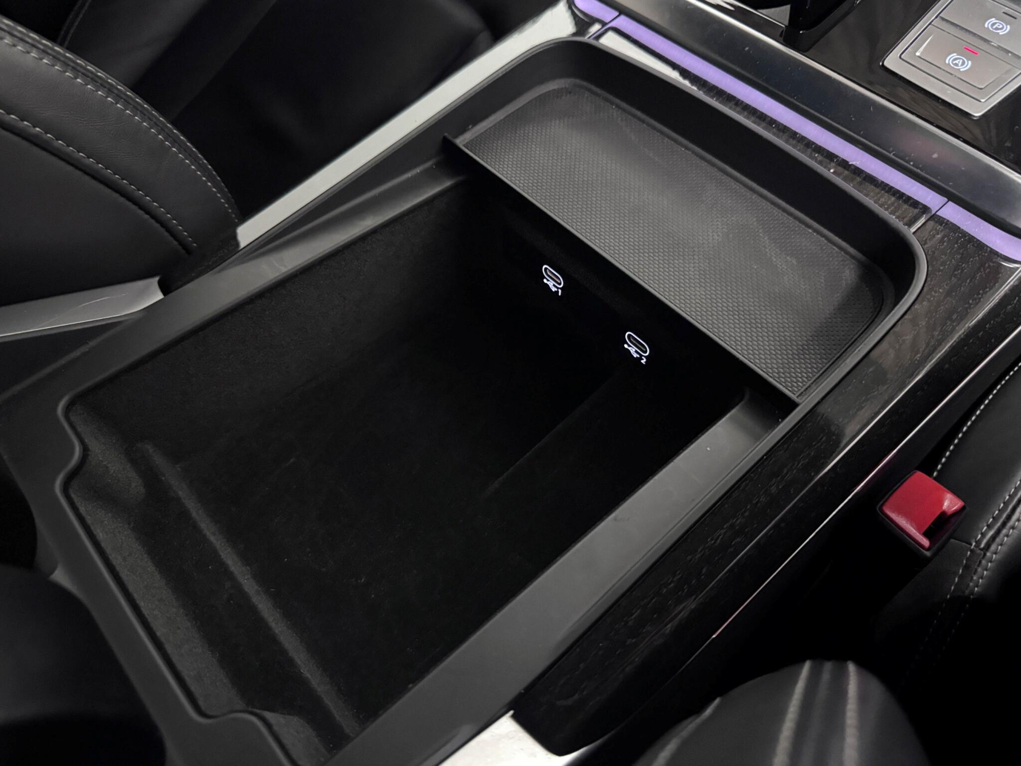 Audi Q8 view 36