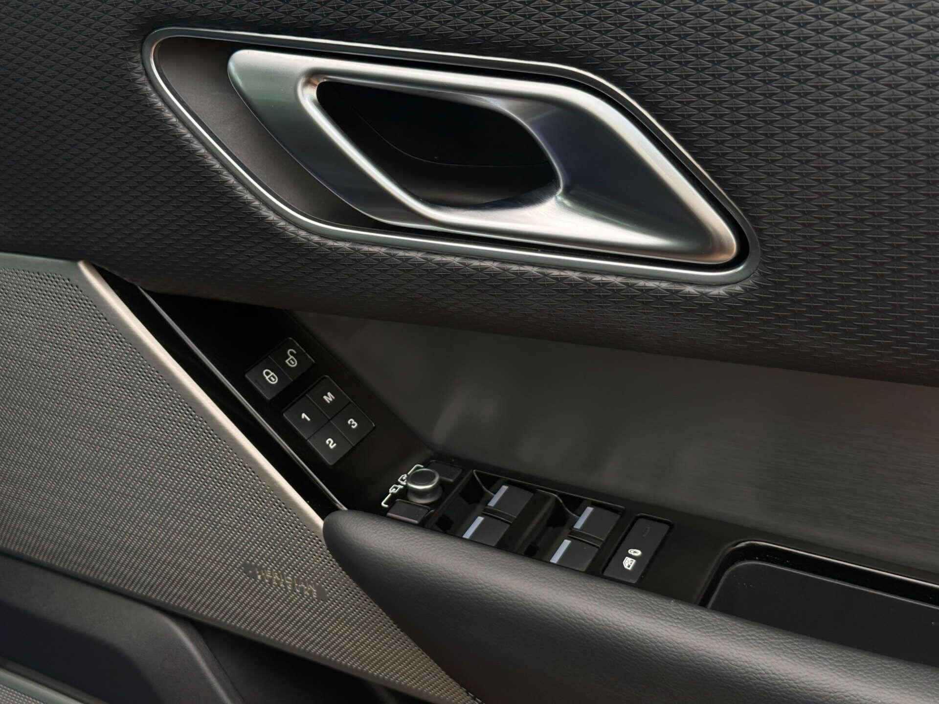Land Rover Range Rover Velar view 25