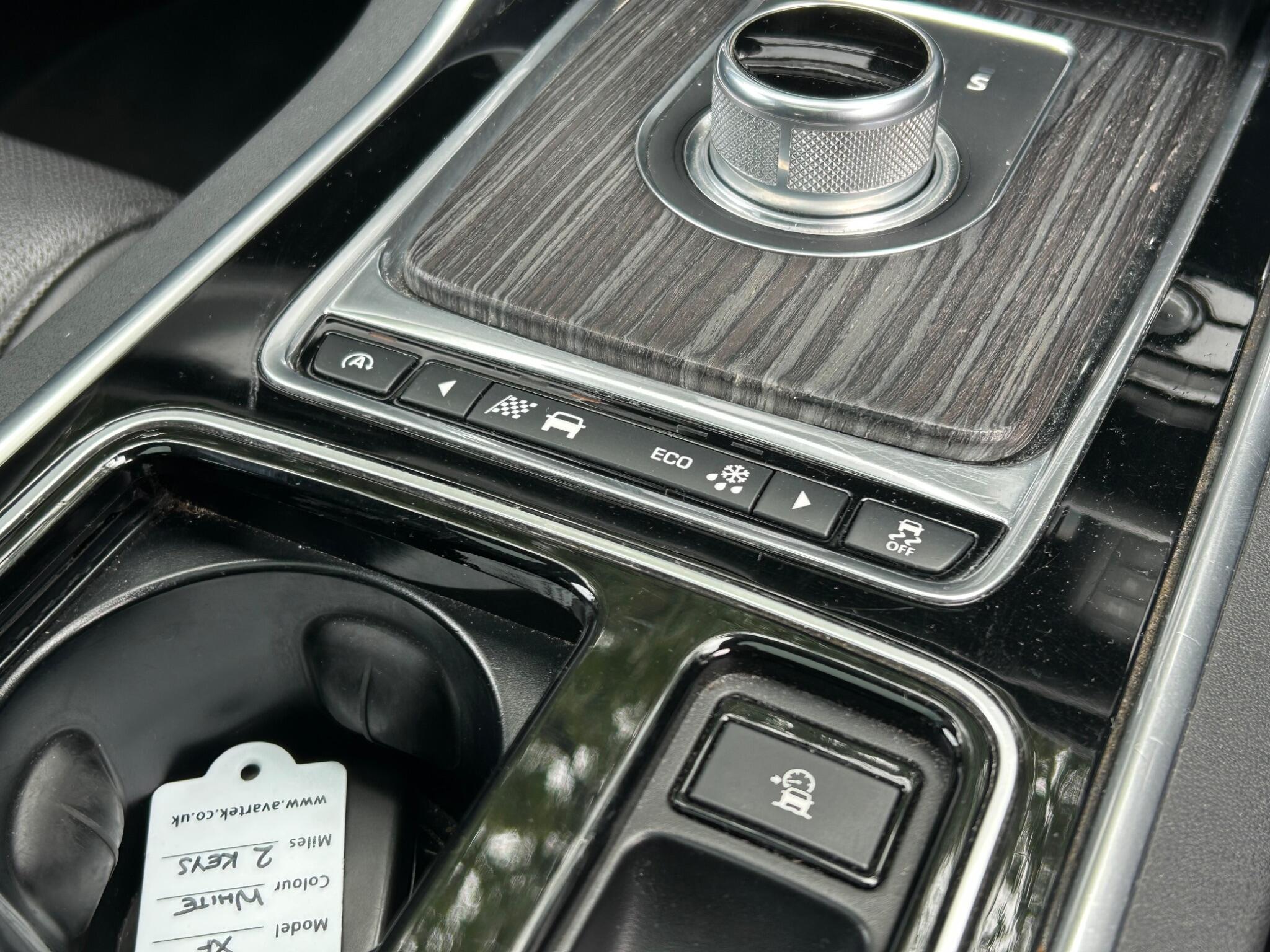 Jaguar XF view 28