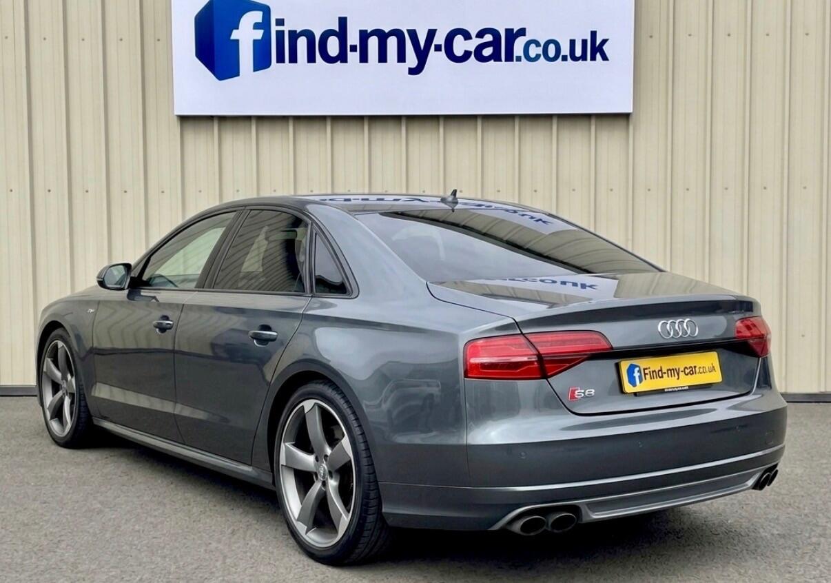 Audi S8 view 2