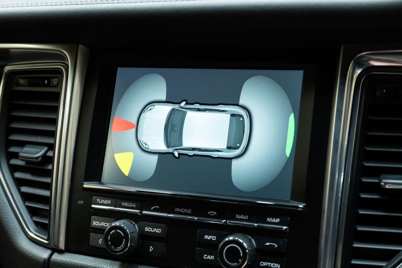 Porsche Macan view 29