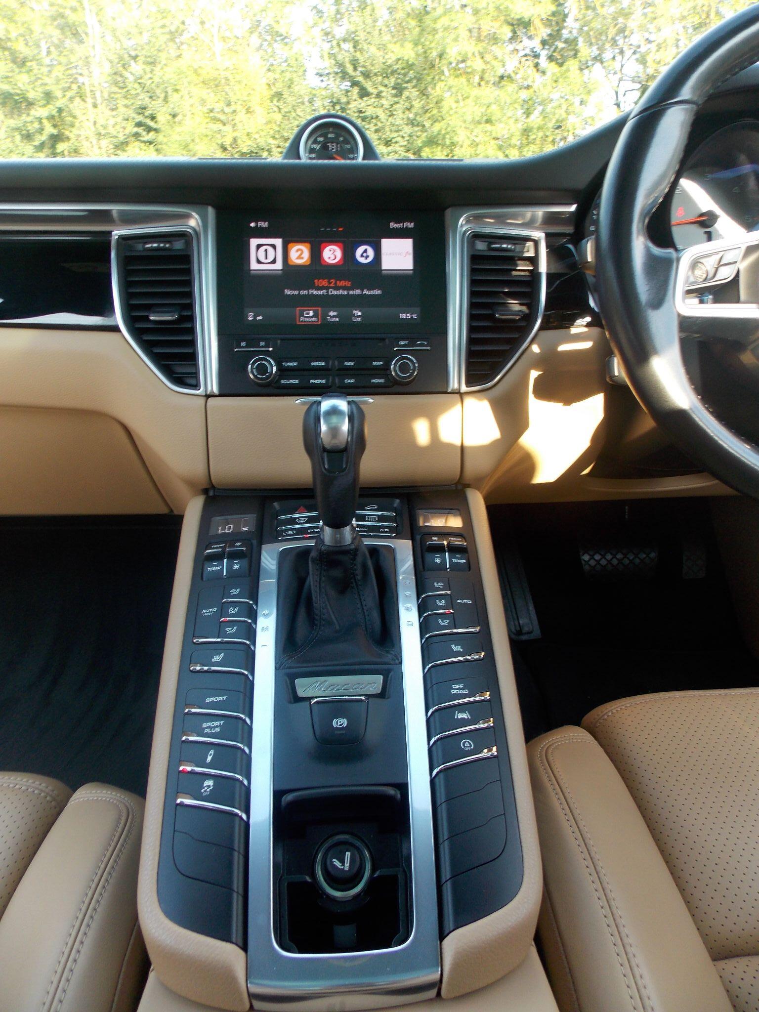 Porsche Macan view 27