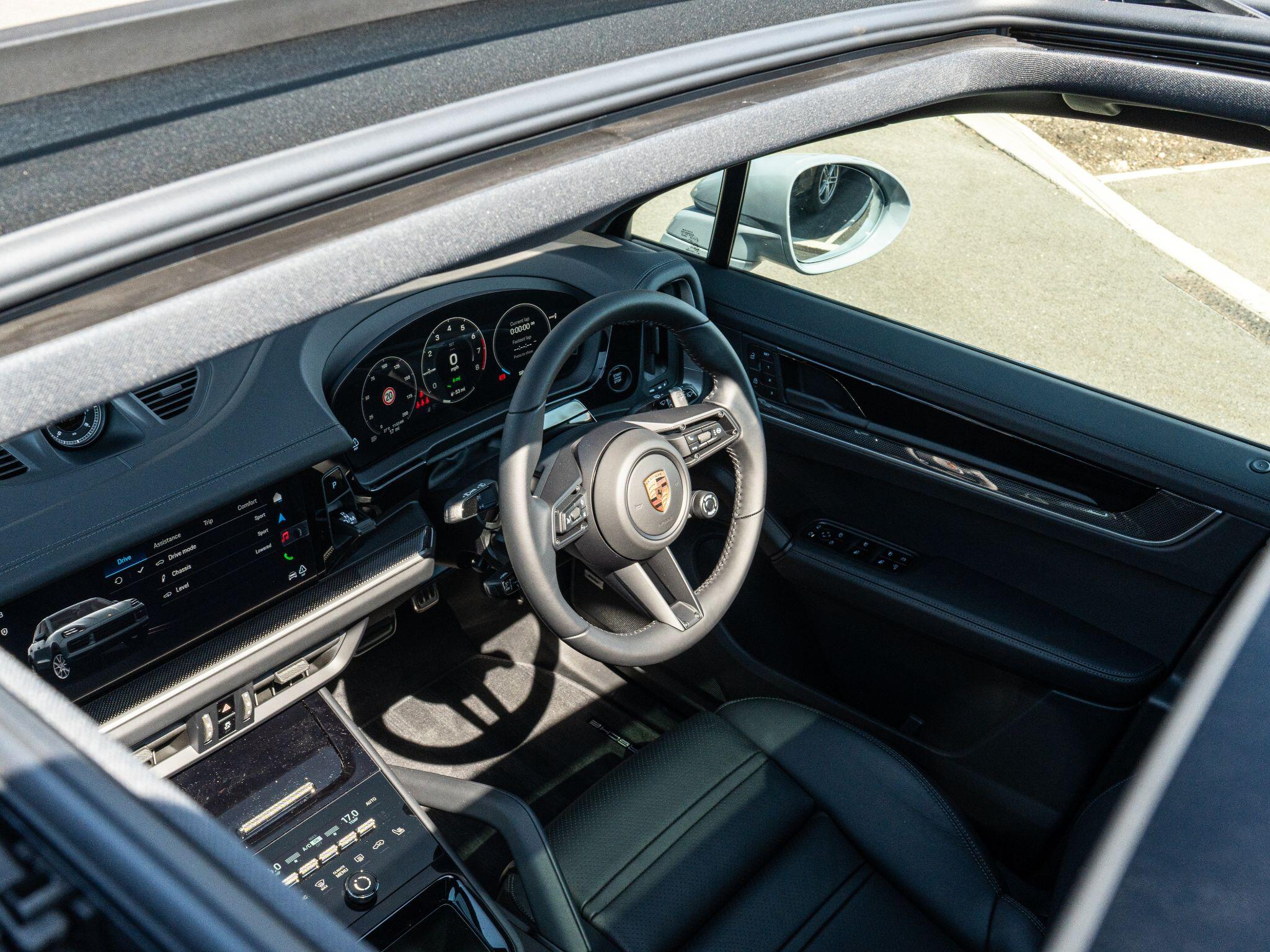 Porsche Cayenne view 23