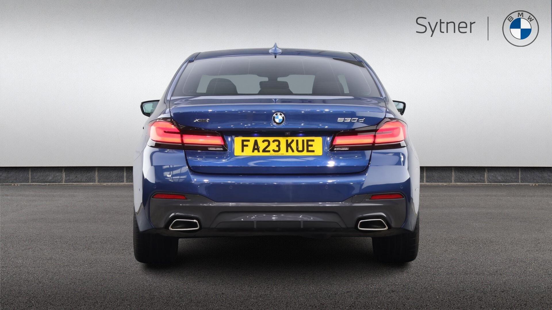 BMW 5 Series view 15