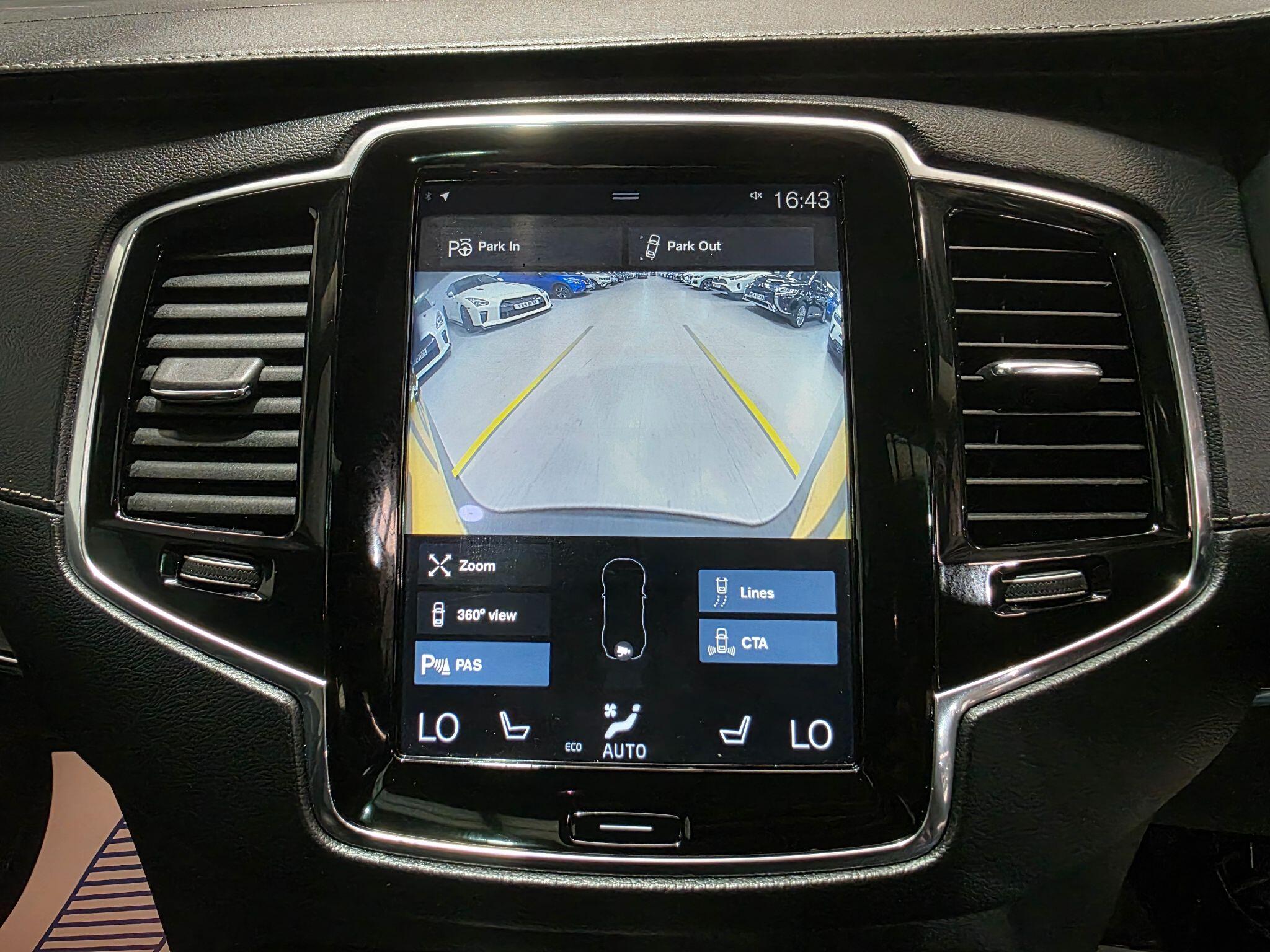 Volvo XC90 view 9