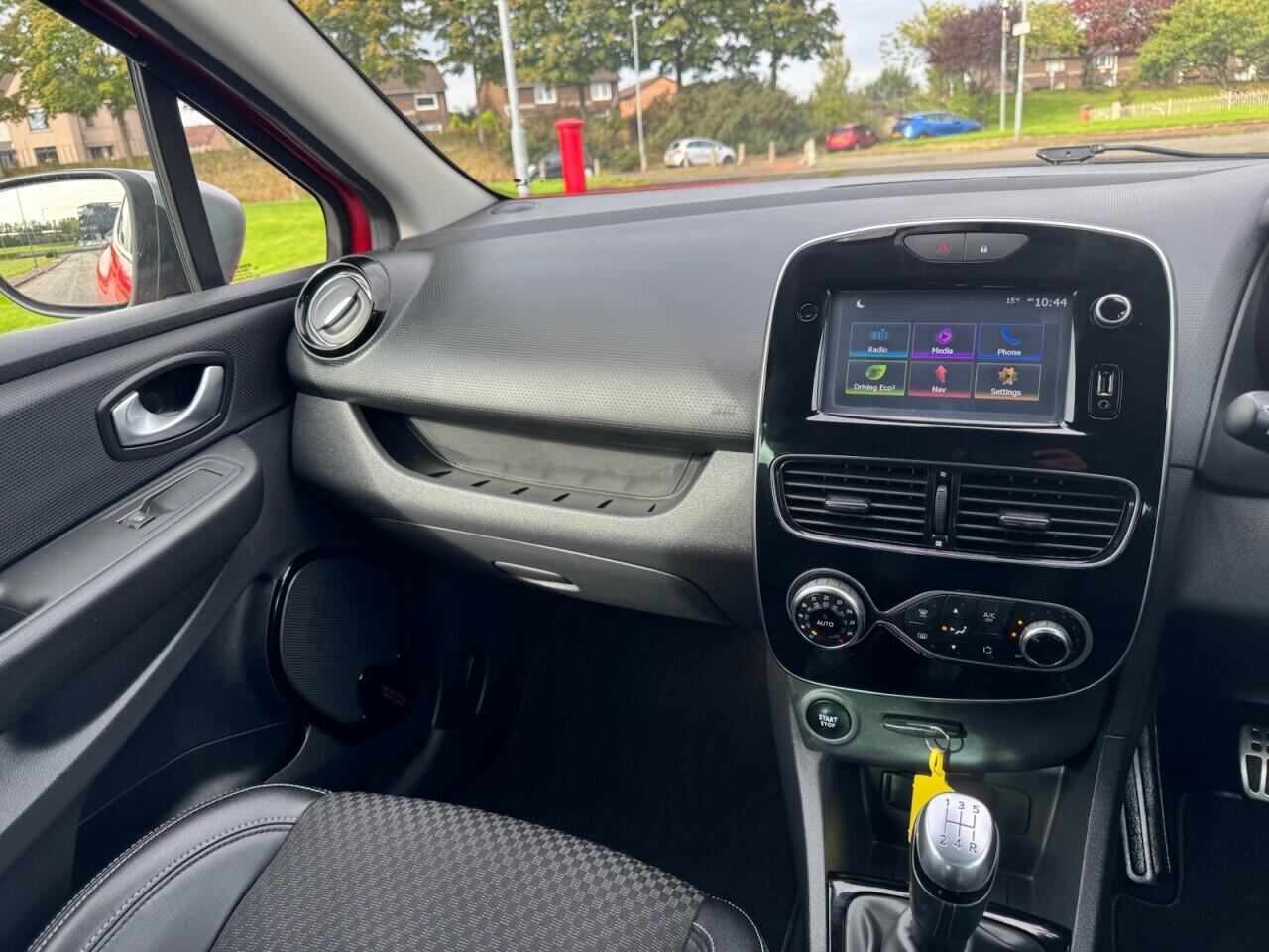 Renault Clio view 23