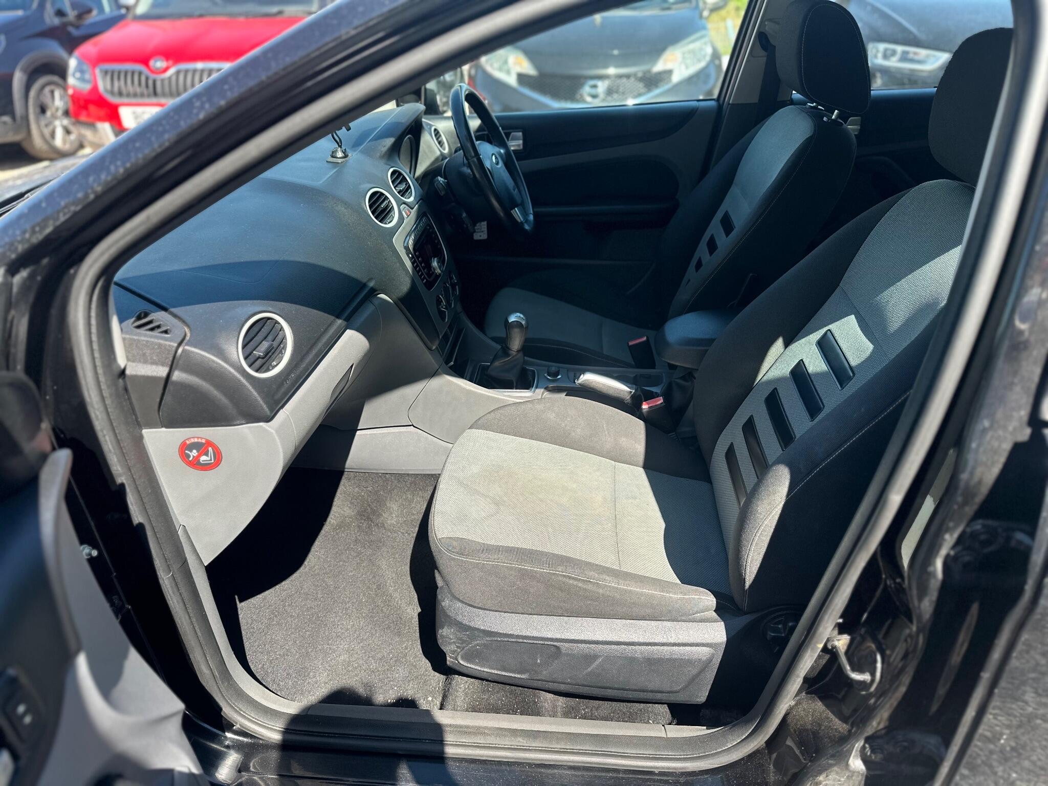 Ford Focus view 27