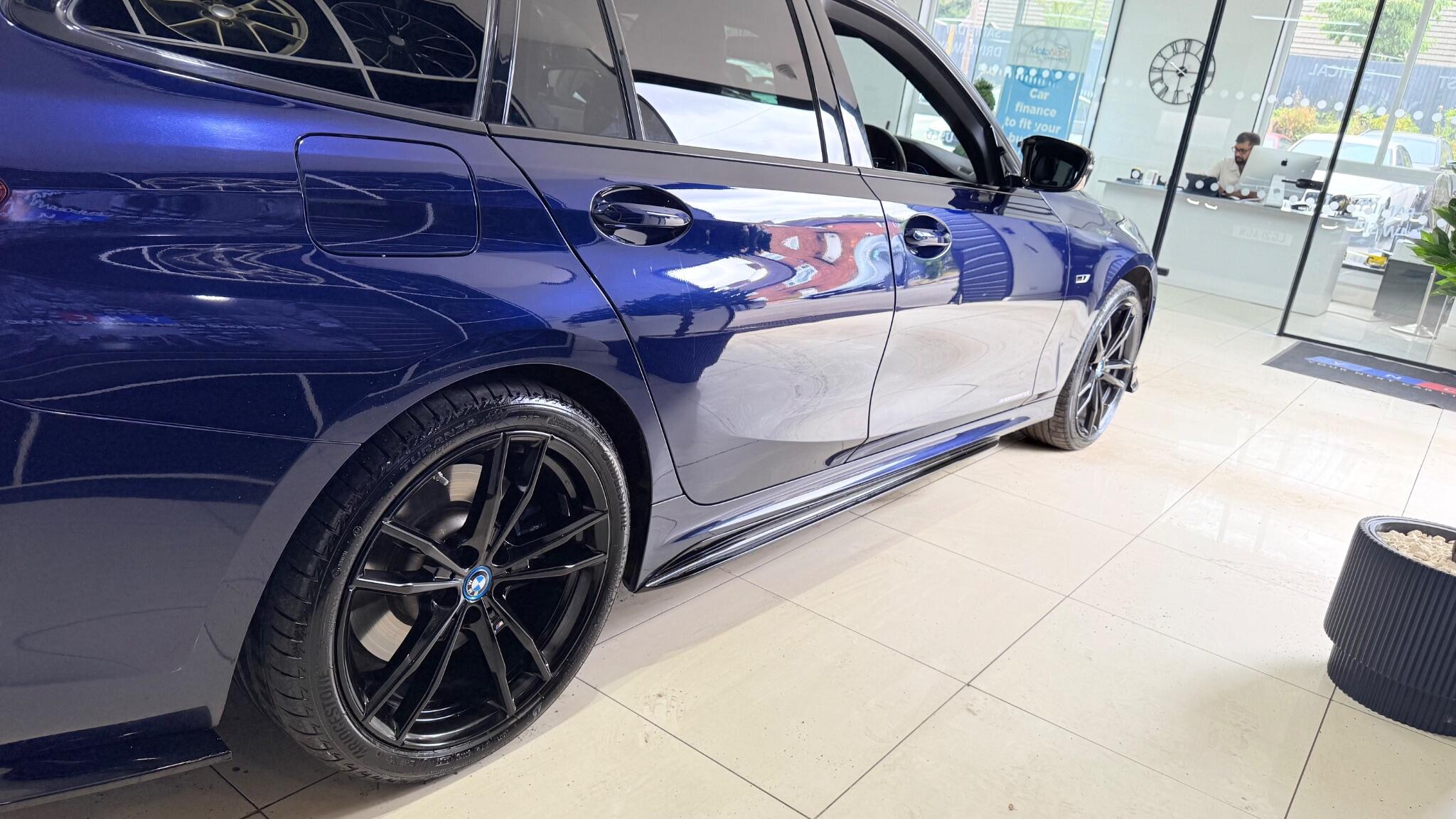 BMW 3 Series view 17