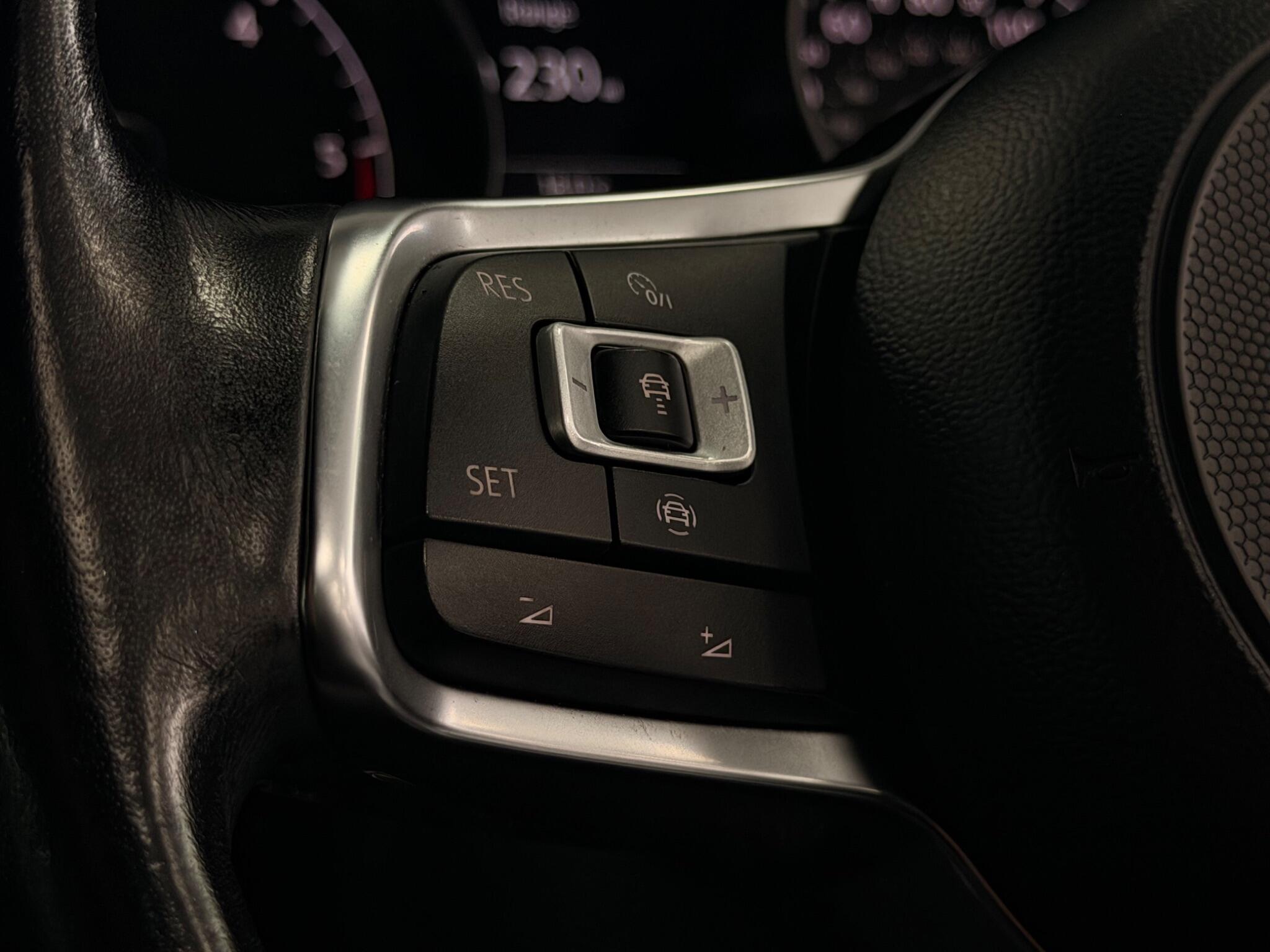 Volkswagen Golf view 23