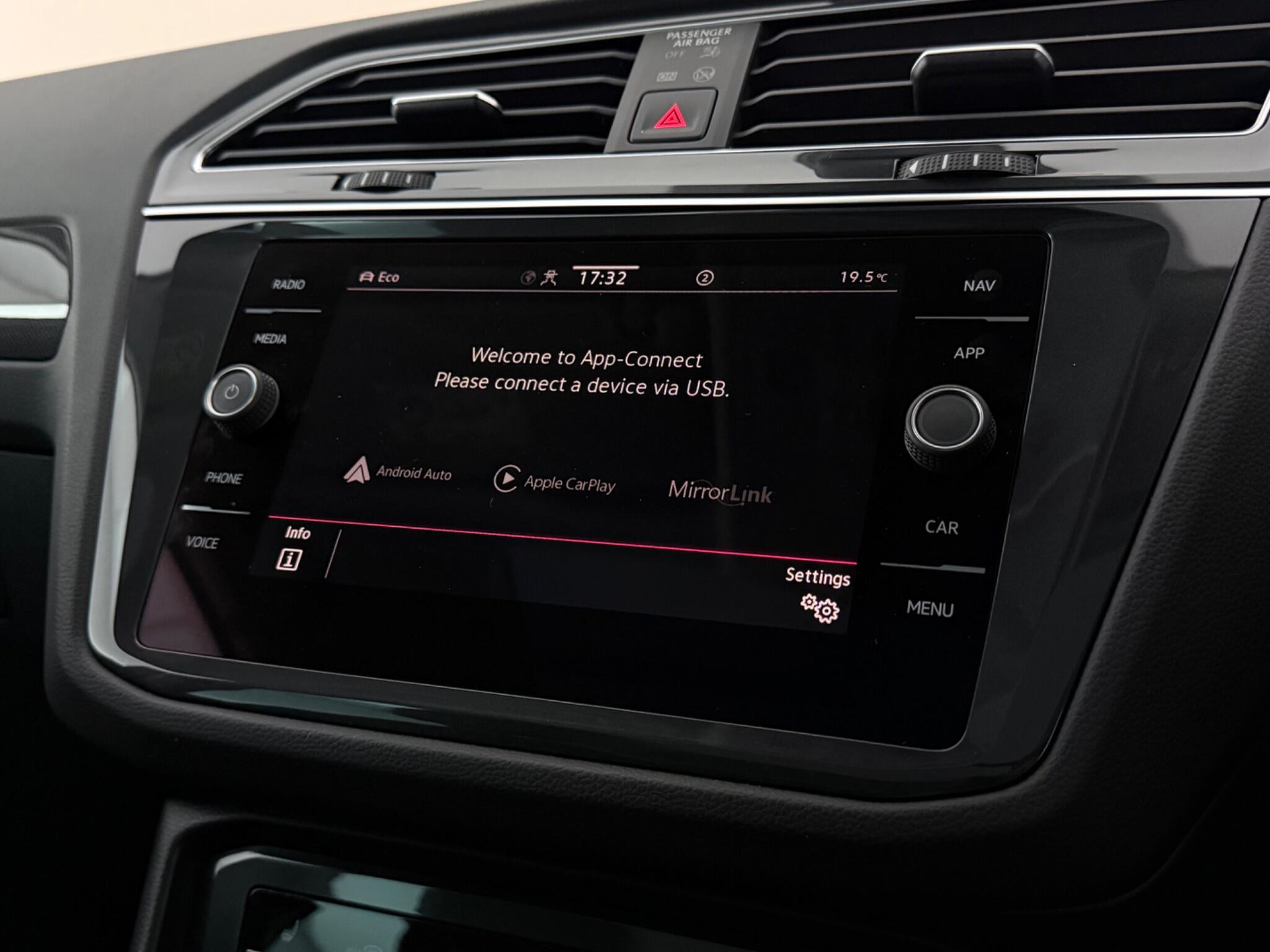 Volkswagen Tiguan view 28