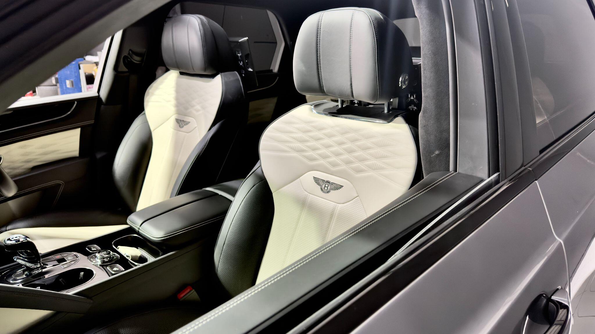 Bentley Bentayga view 44