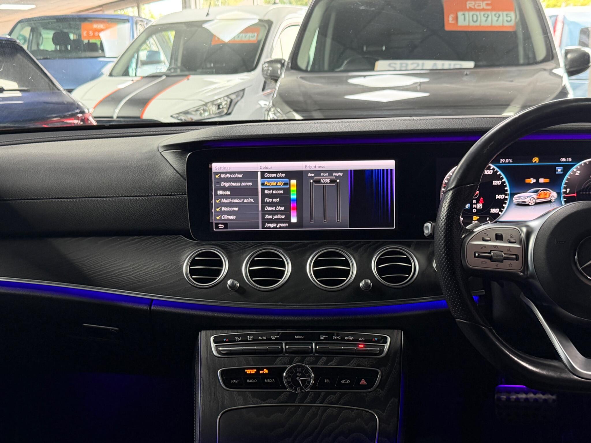 Mercedes-Benz E Class view 44