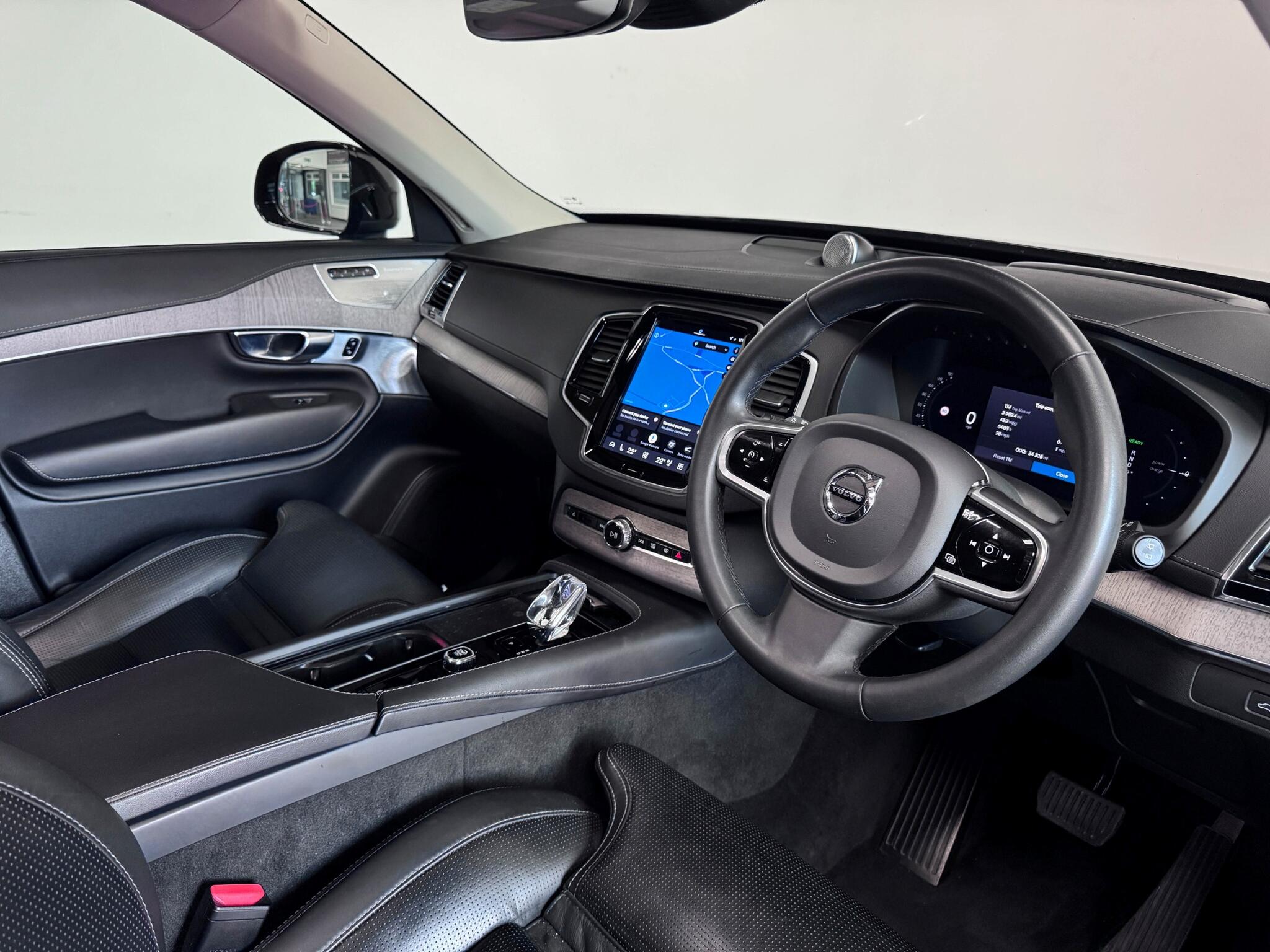Volvo XC90 view 40