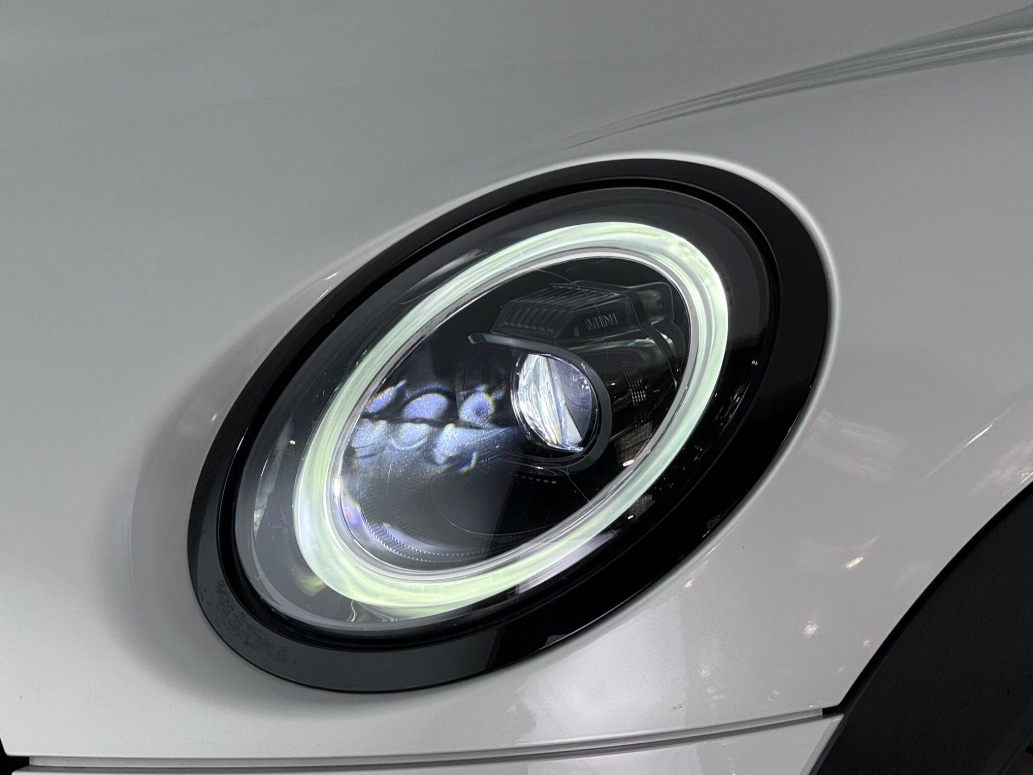 Mini Convertible view 4