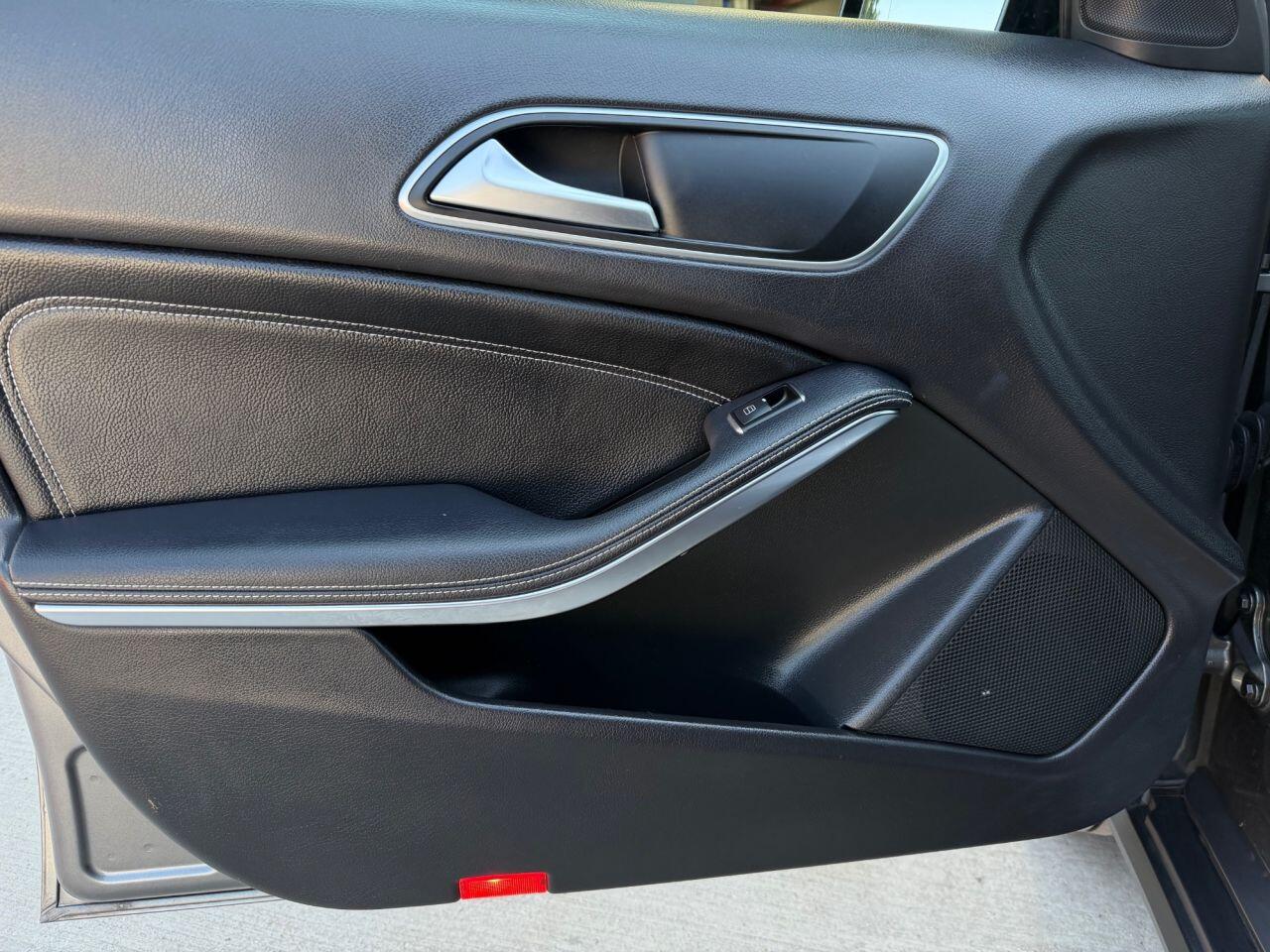 Mercedes-Benz Gla view 24
