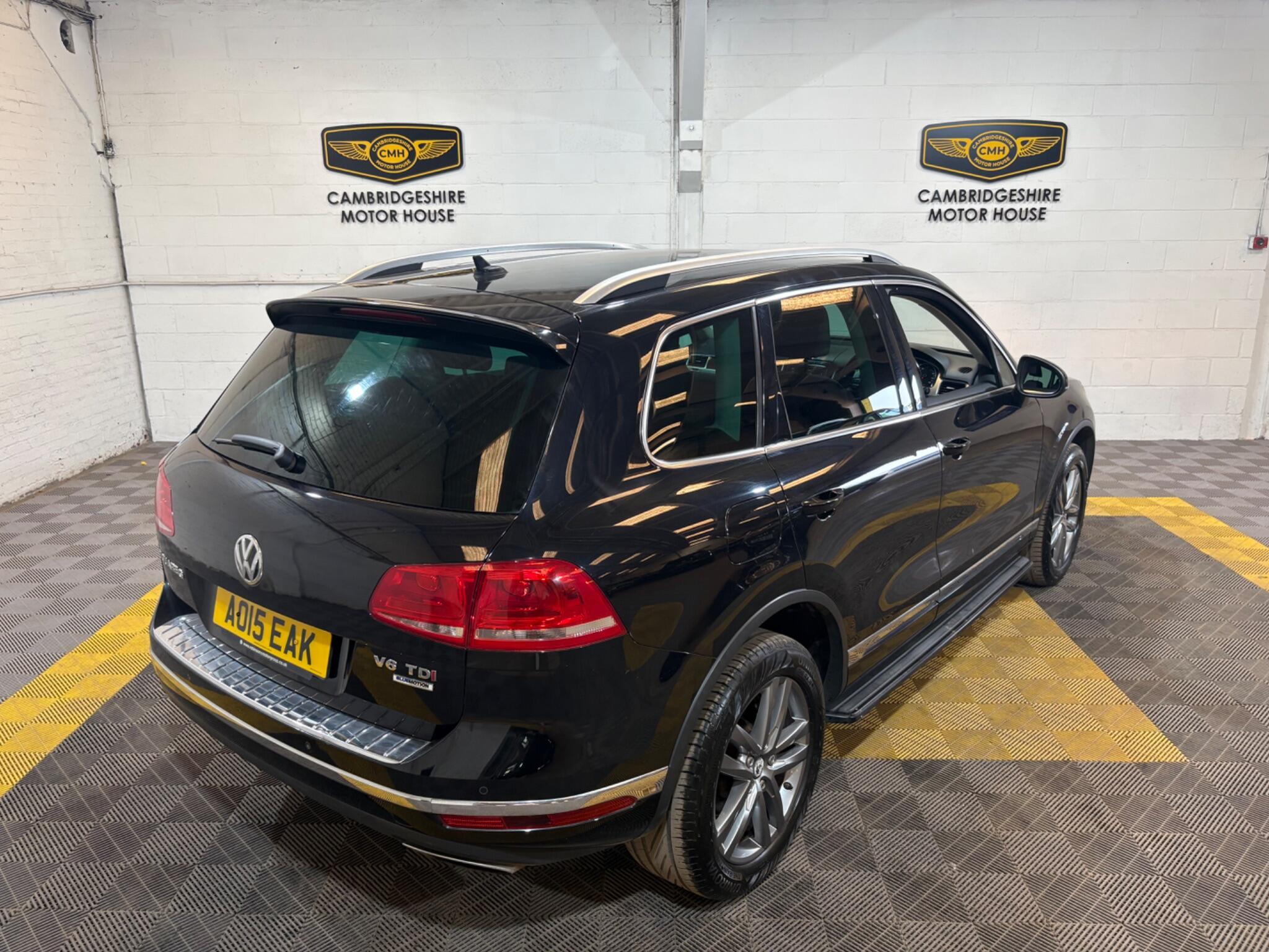 Volkswagen Touareg view 22
