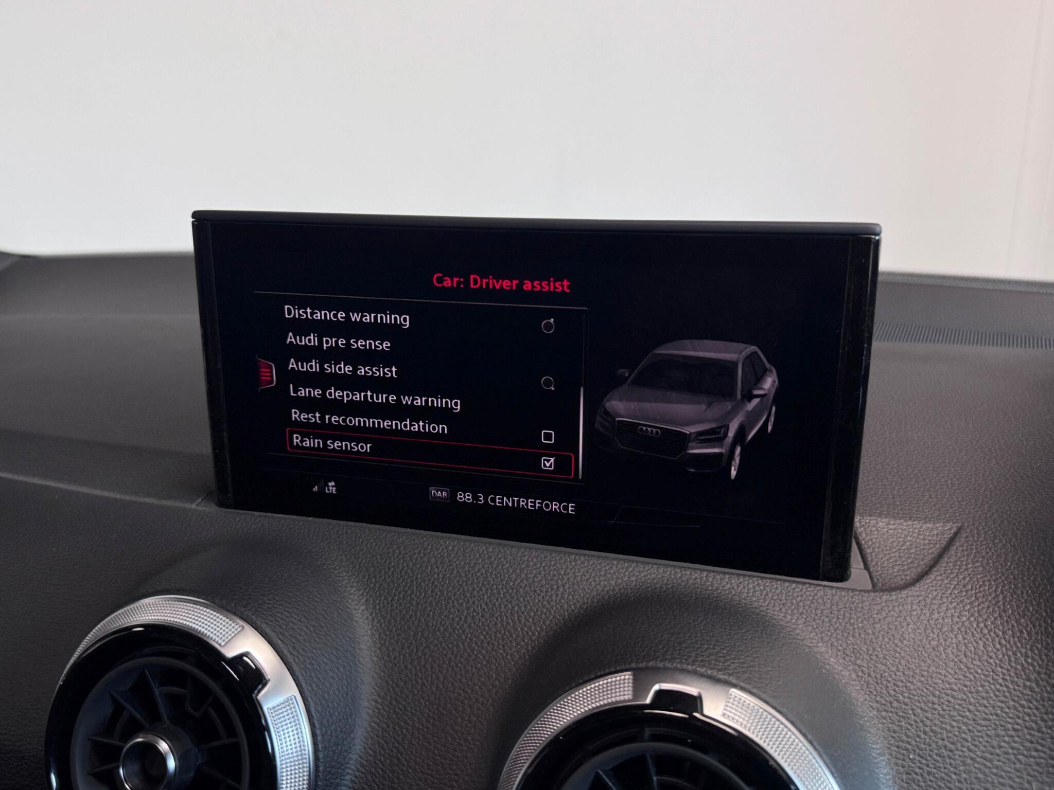 Audi SQ2 view 40