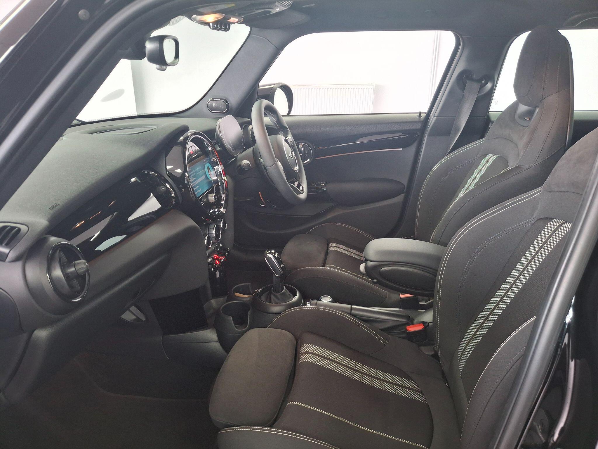 Mini Hatch view 41