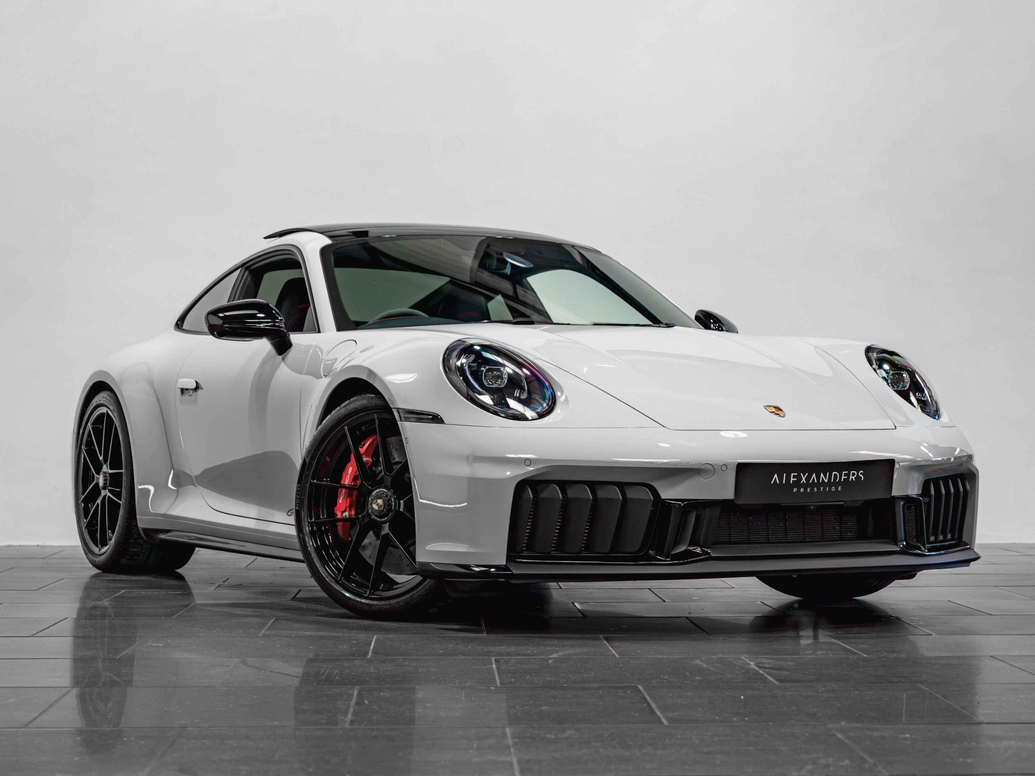 Porsche 911 view 8