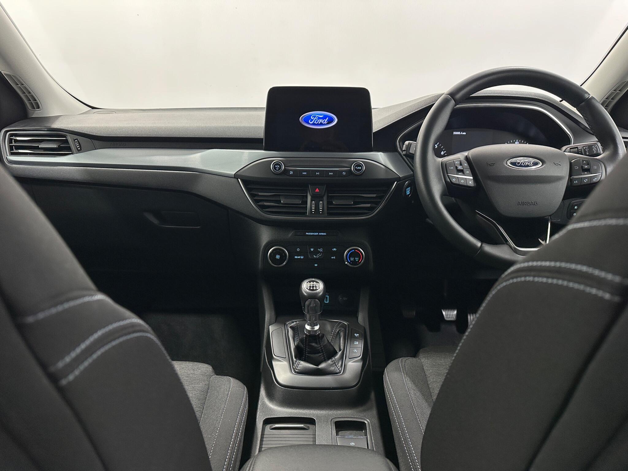 Ford Focus view 19