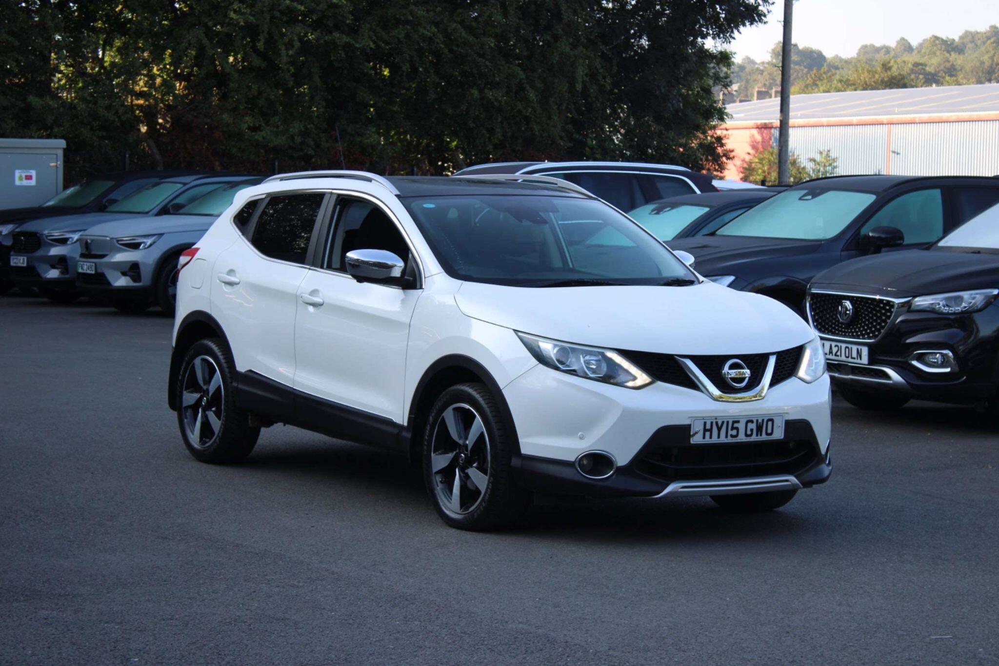 2015 Nissan Qashqai in White for sale