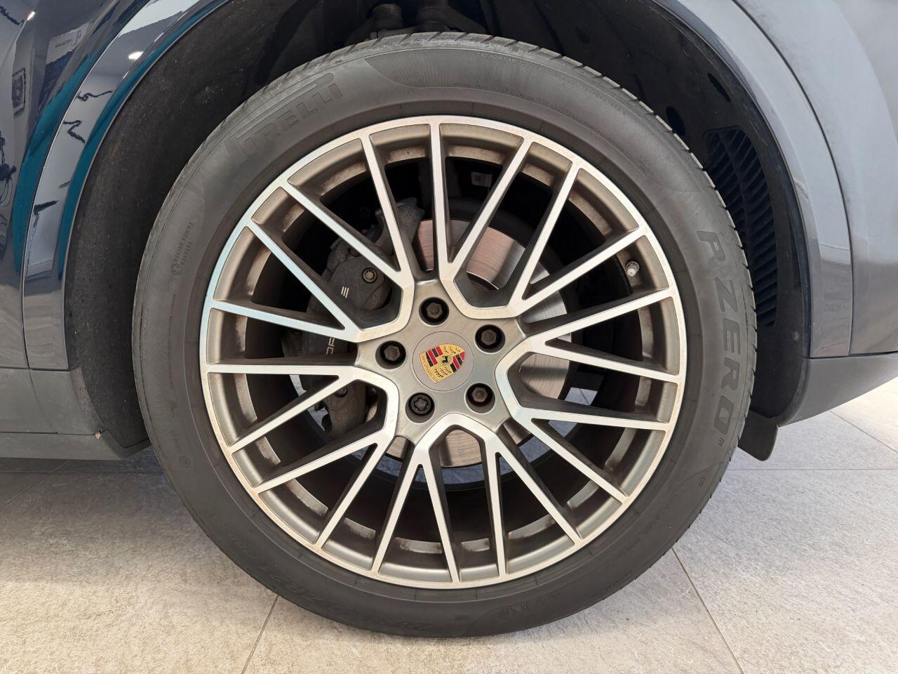 Porsche Cayenne view 19