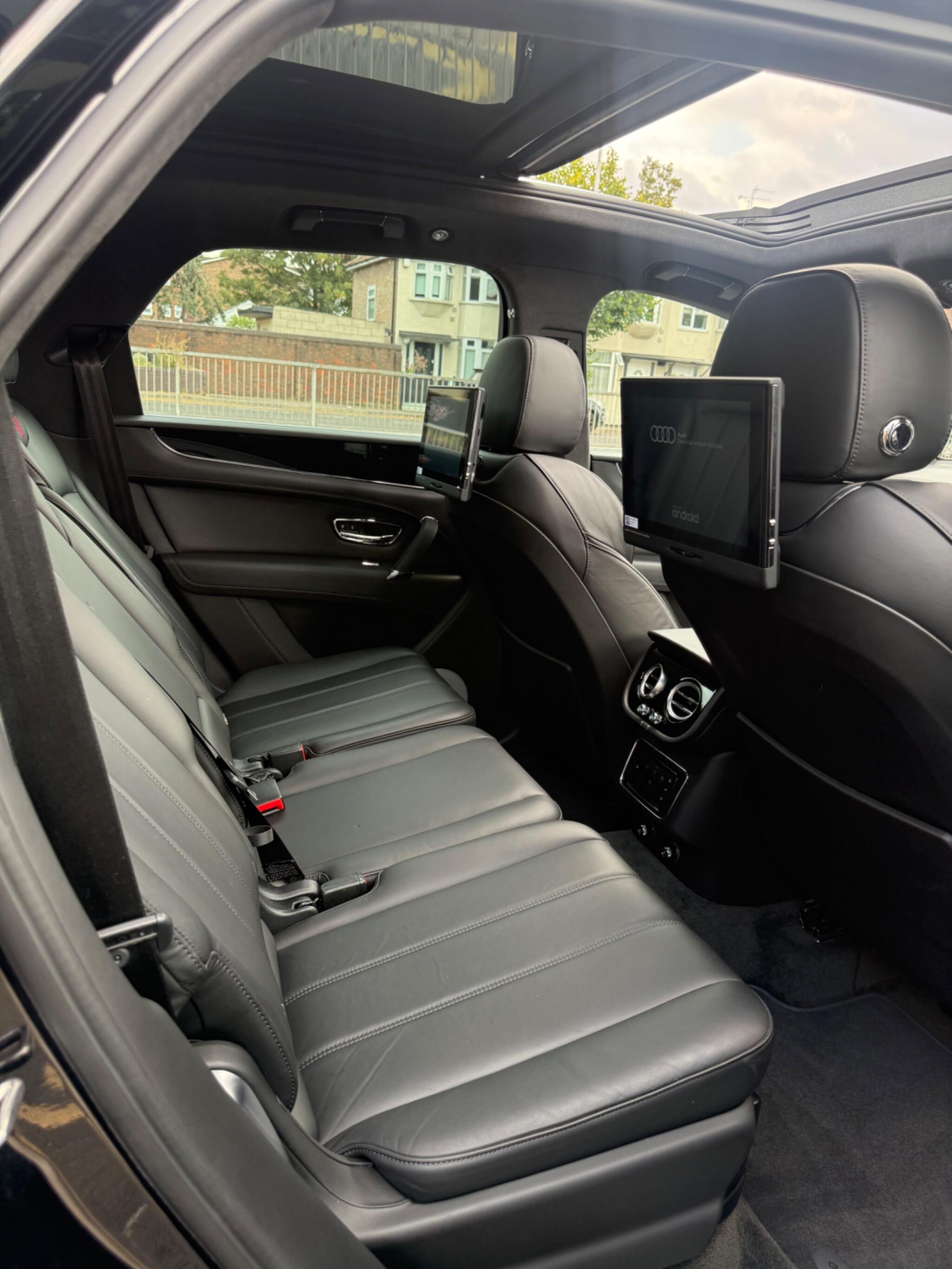Bentley Bentayga view 10