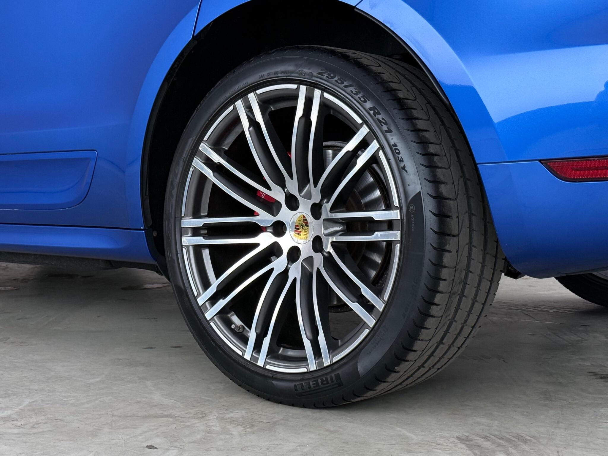 Porsche Macan view 9