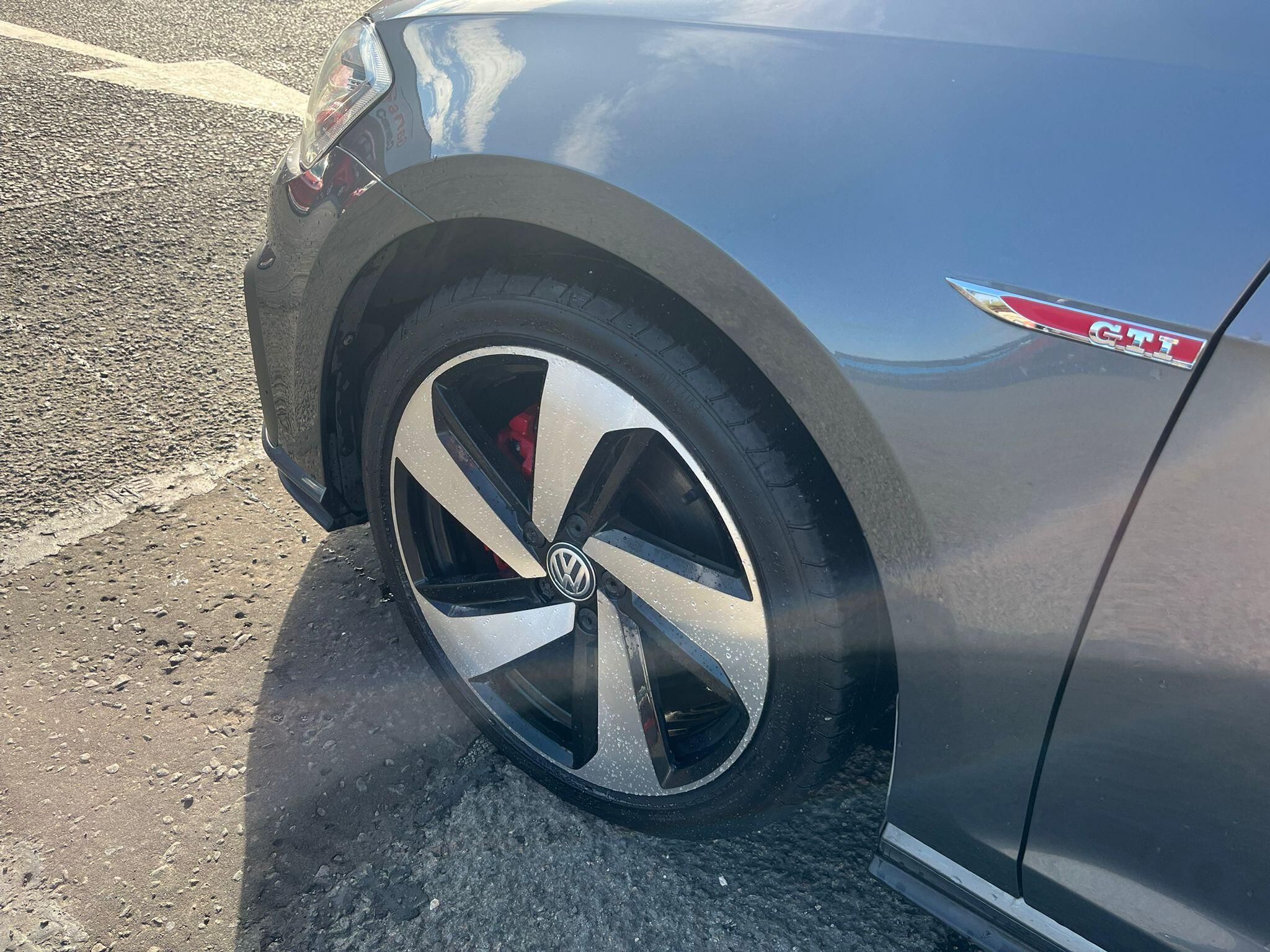 Volkswagen Golf view 10