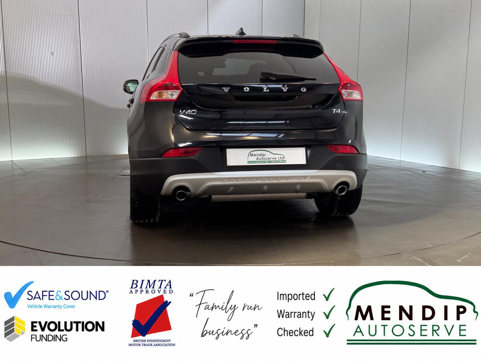 Volvo V40 Cross Country view 15