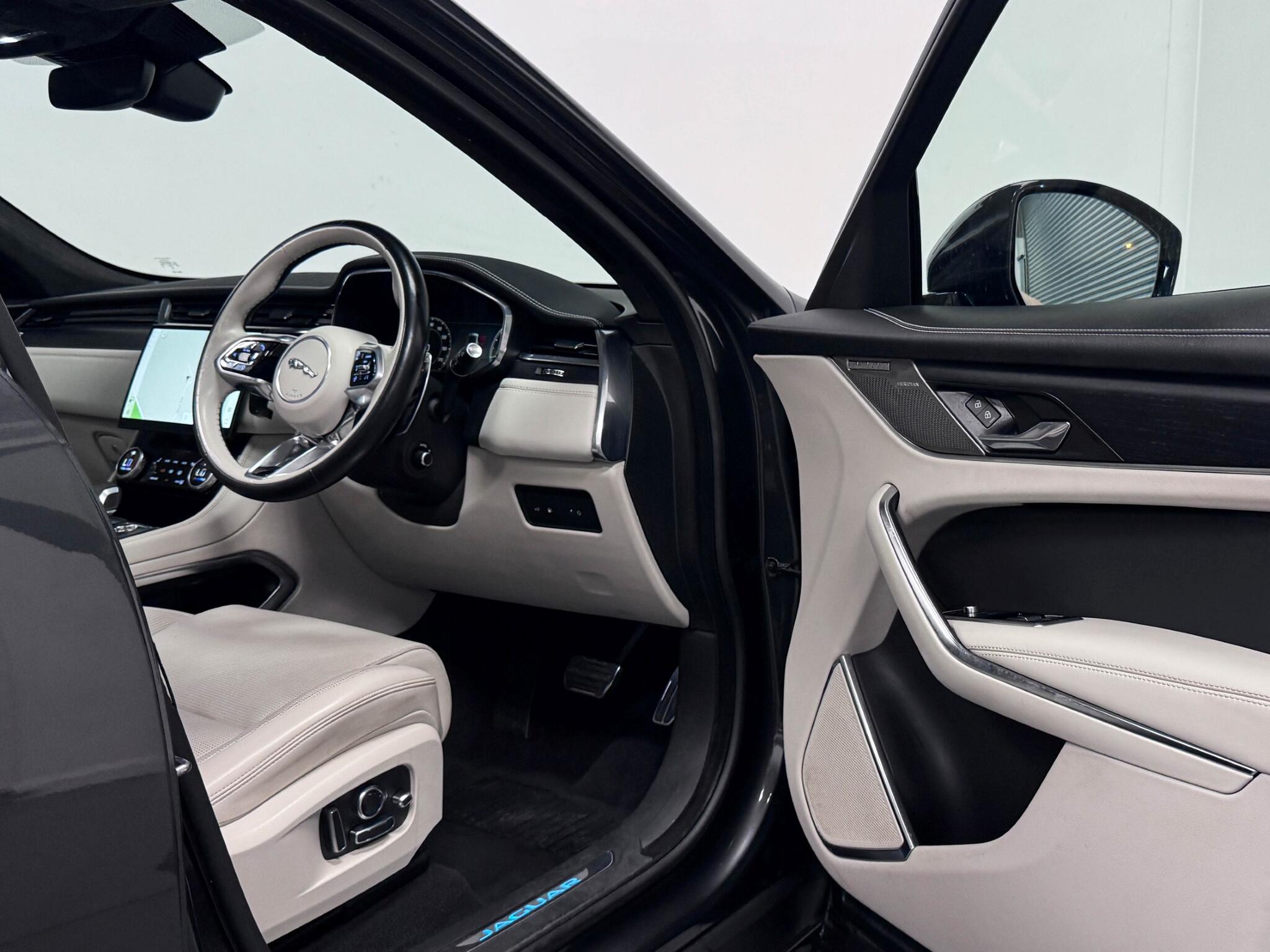 Jaguar F-Pace view 32