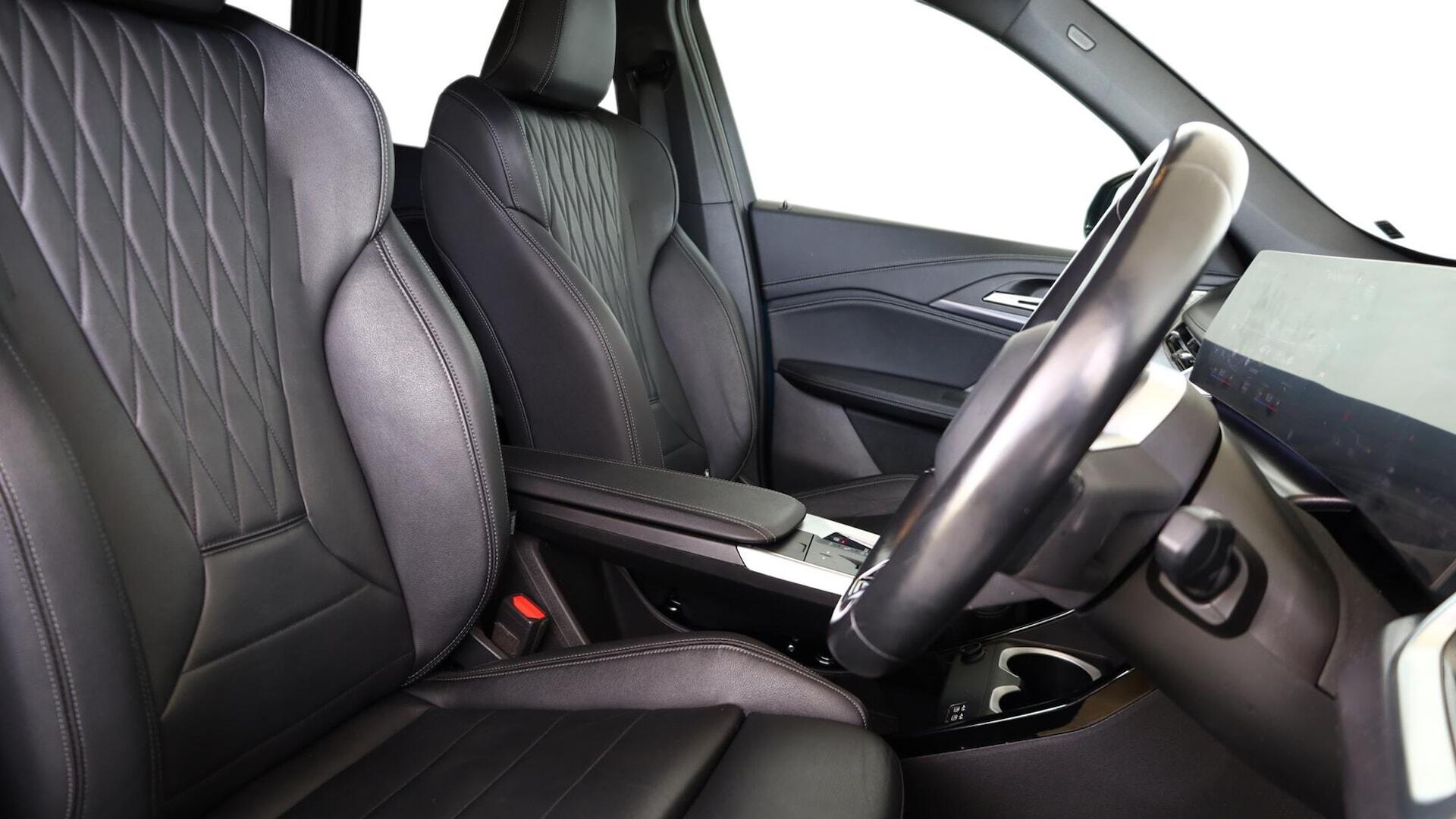 BMW iX1 view 11