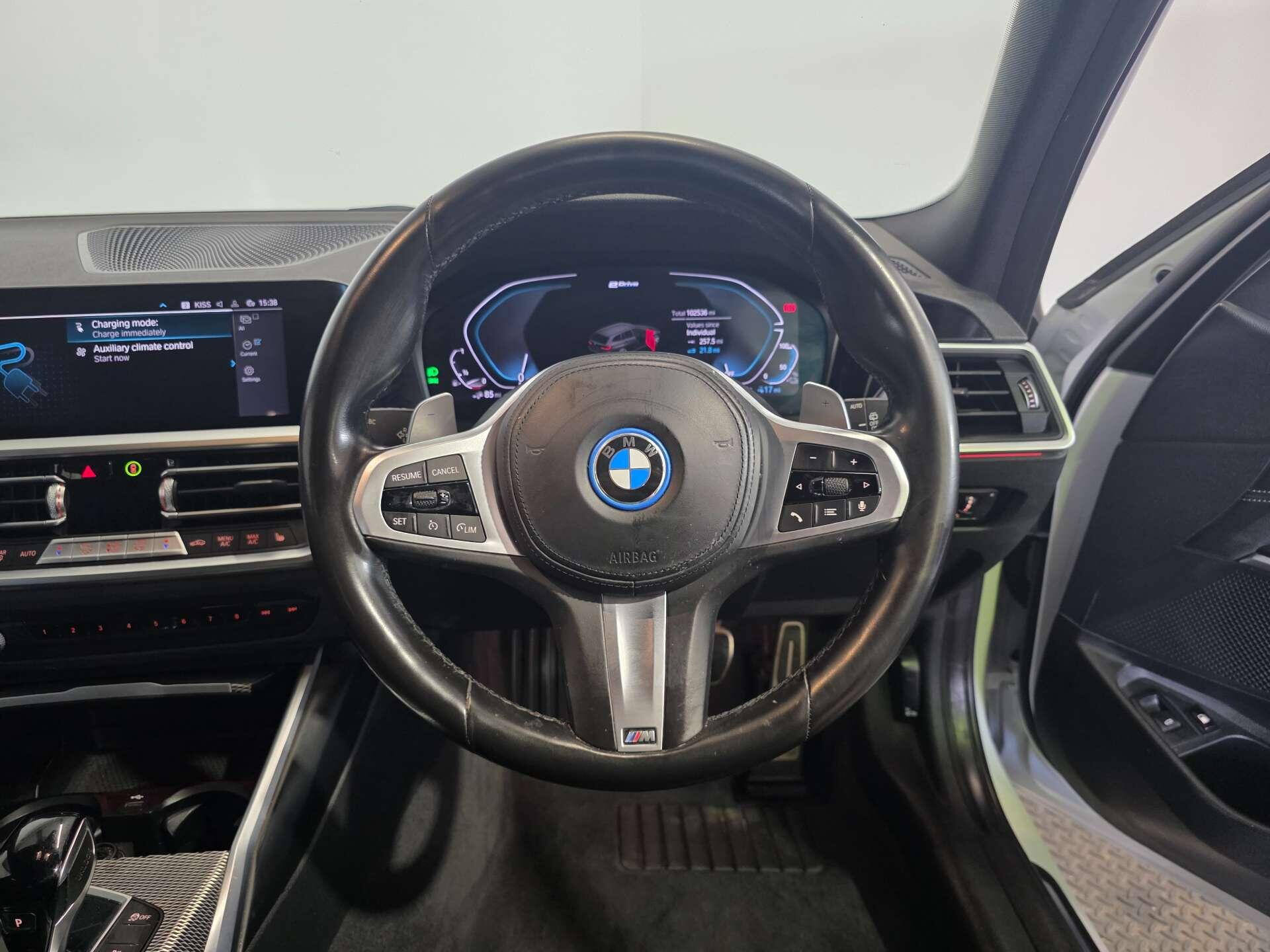 BMW 3 Series view 20