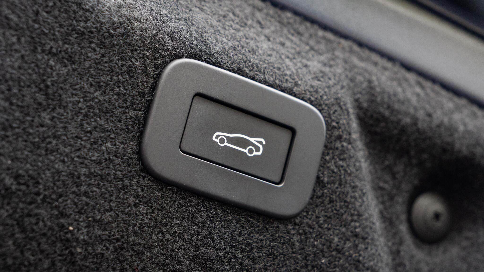 Jaguar Xe view 92