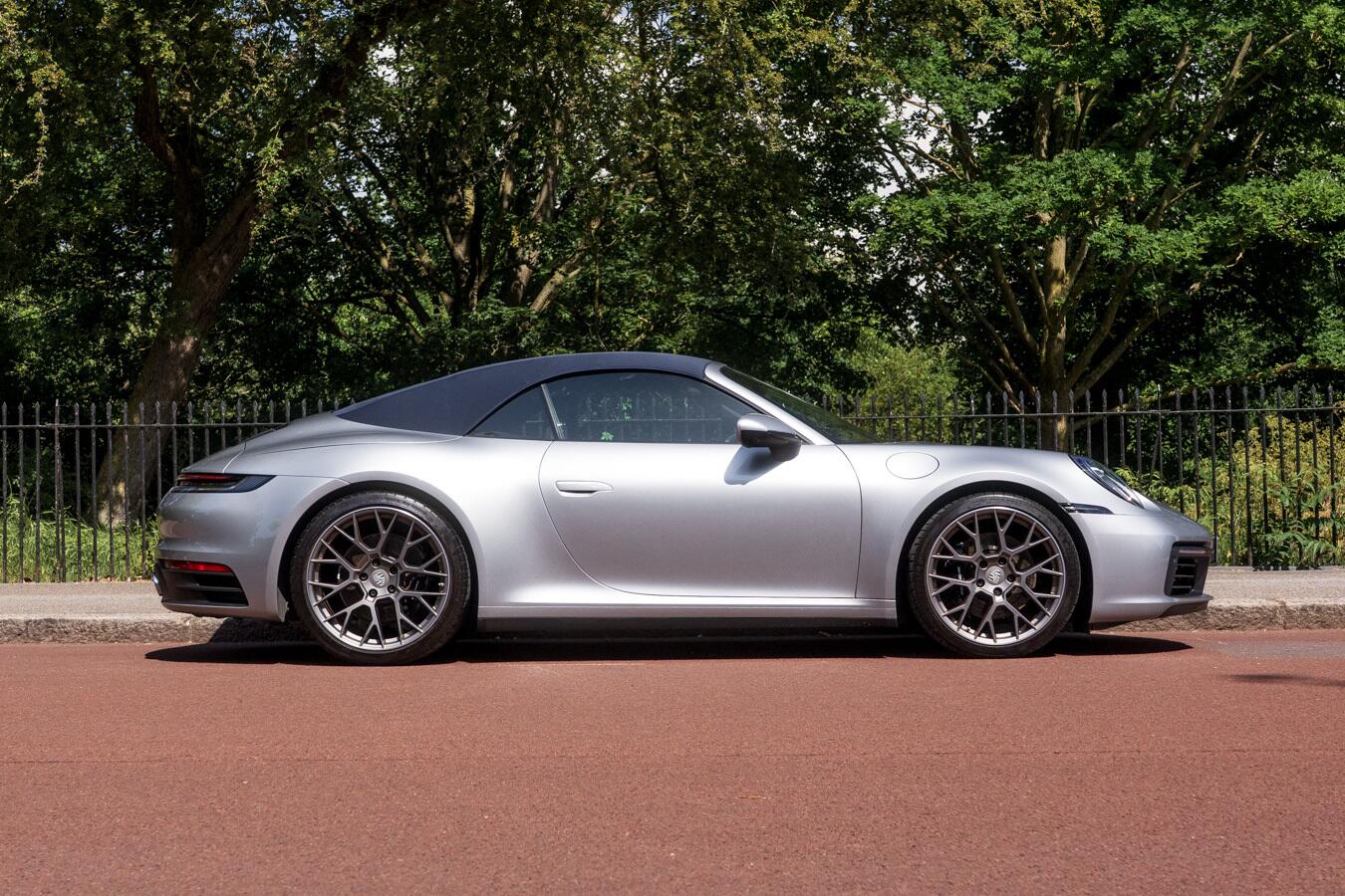 Porsche 911 view 3